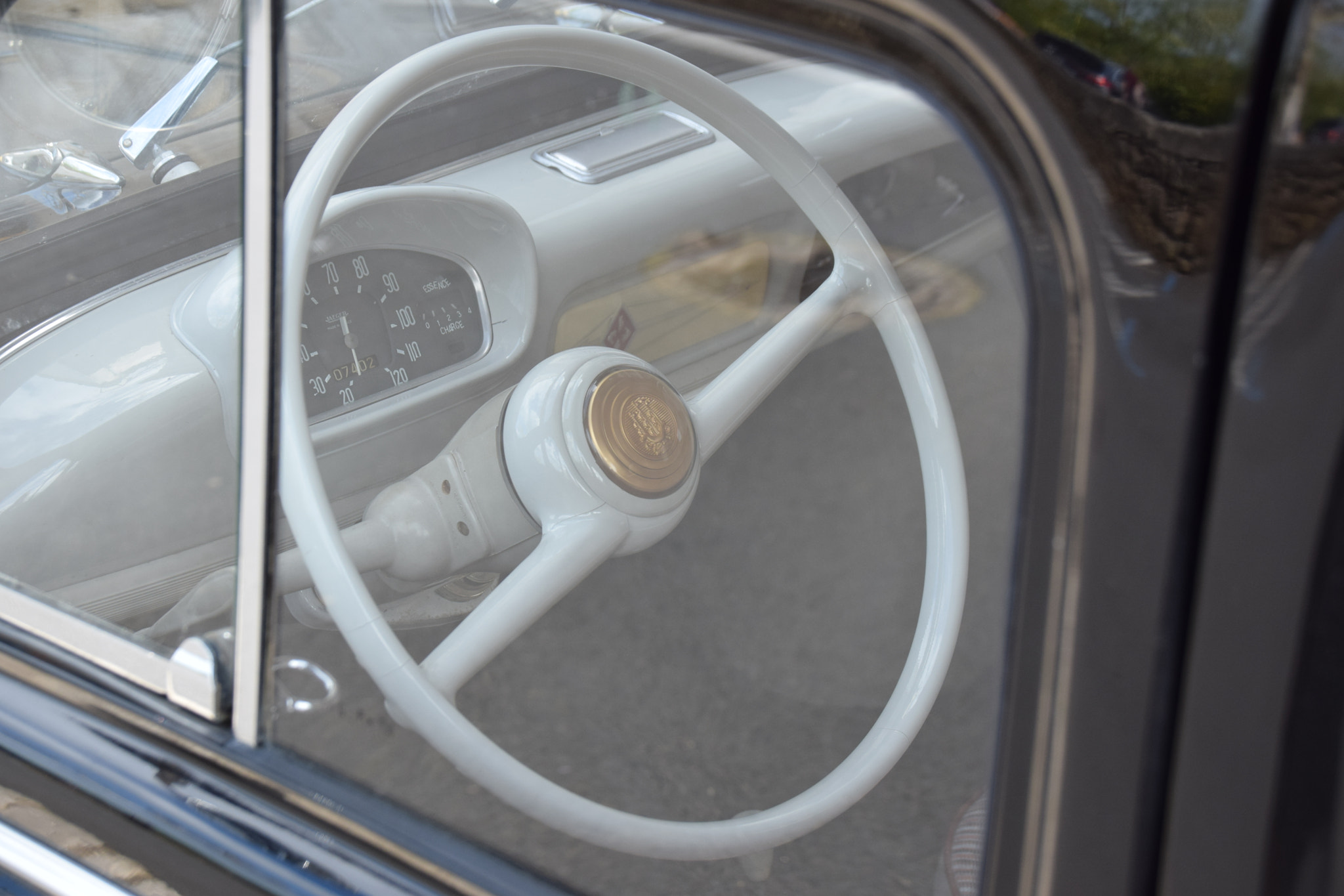 Sigma 18-250mm F3.5-6.3 DC Macro OS HSM sample photo. Renault 4cv photography