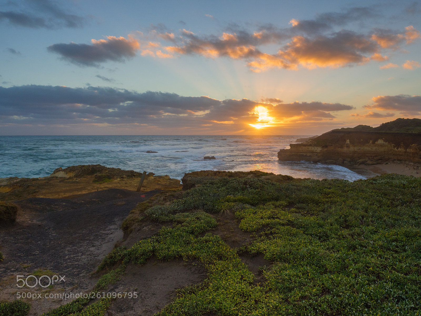 Olympus OM-D E-M10 II sample photo. Great ocean road sun photography
