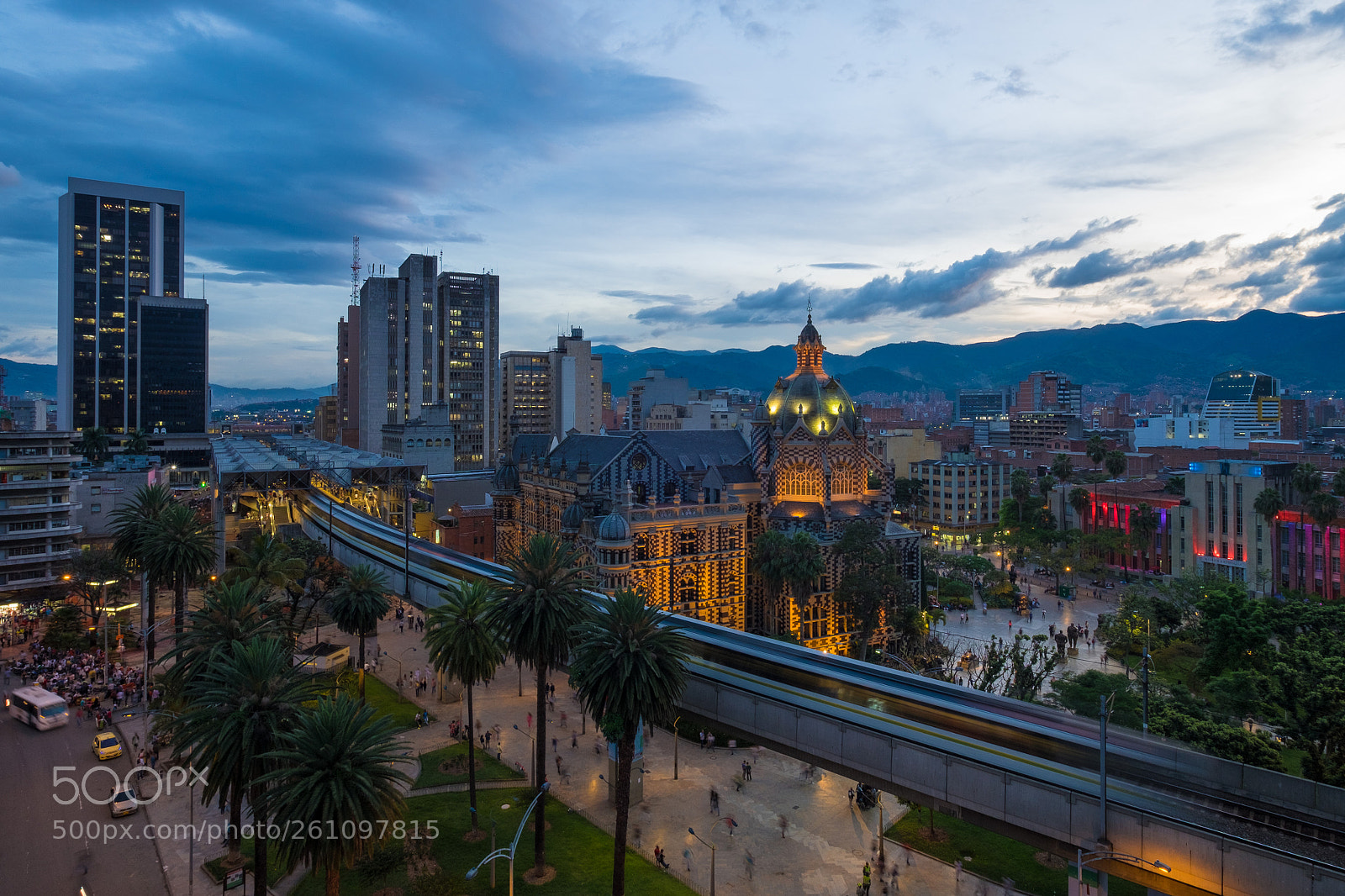 Fujifilm X-T1 sample photo. Metro plaza botero photography