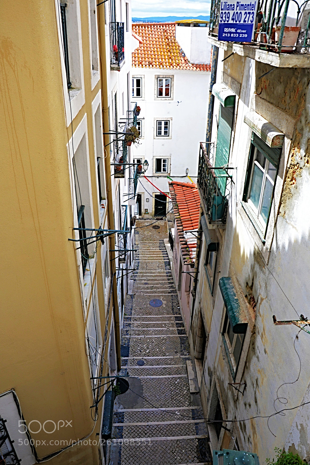 Nikon D610 sample photo. Frames de alfama photography