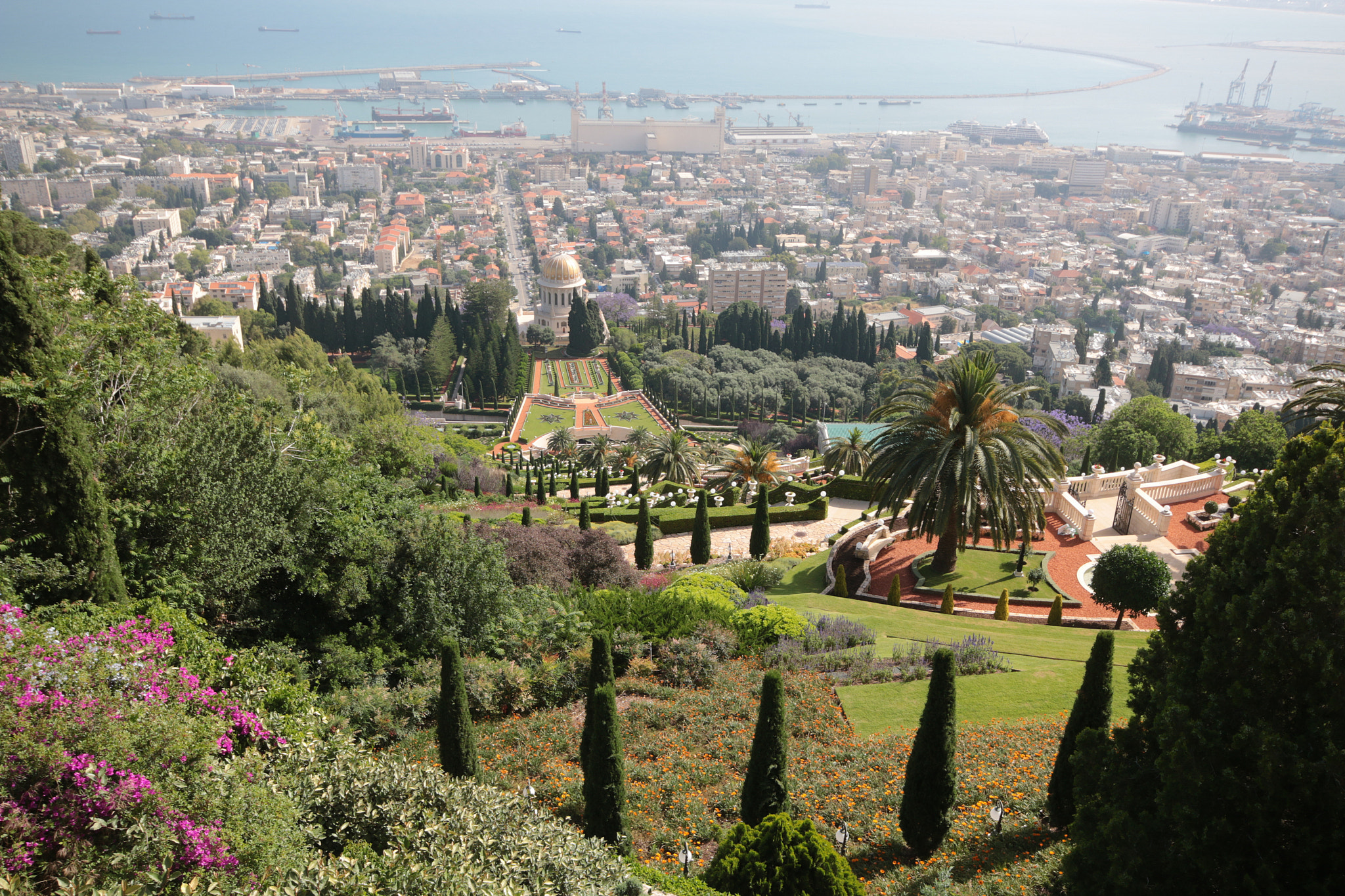 Sigma 10-20mm F4-5.6 EX DC HSM sample photo. Baha'i temple in haifa photography