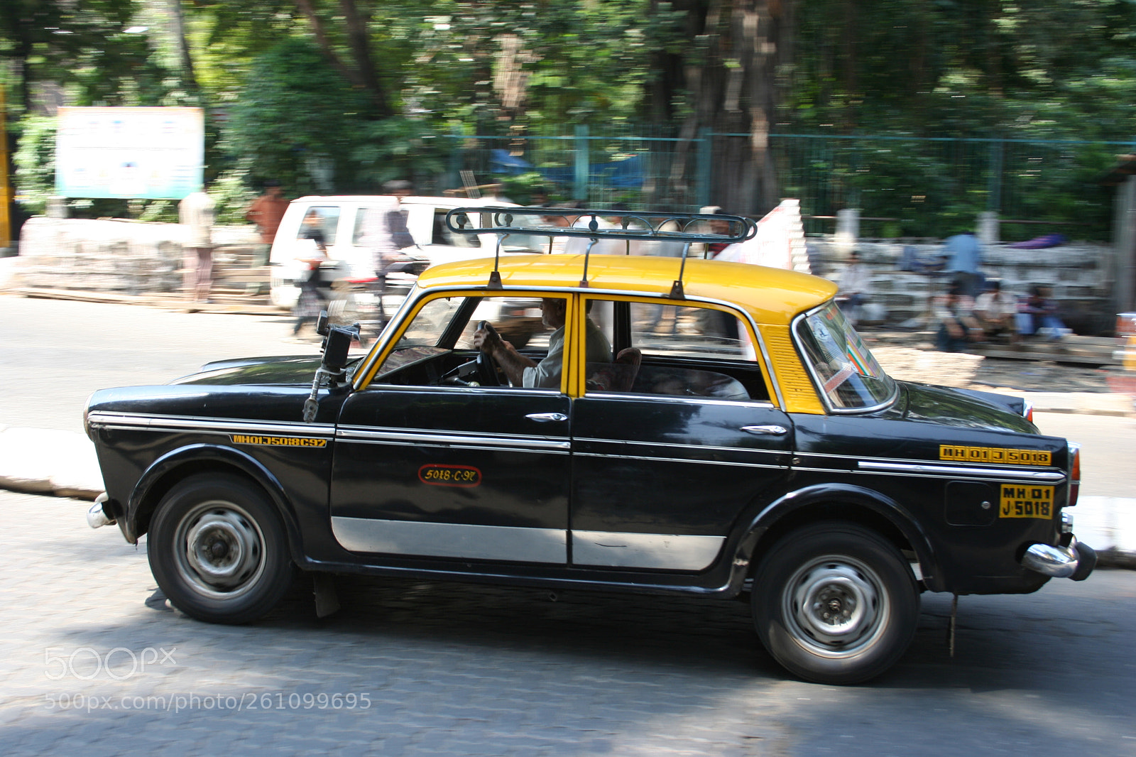 Canon EOS 350D (EOS Digital Rebel XT / EOS Kiss Digital N) sample photo. Taxi! photography