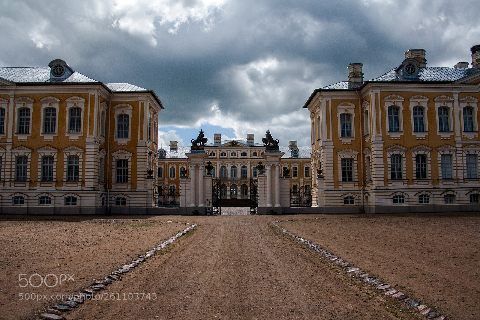 Canon EOS 450D (EOS Rebel XSi / EOS Kiss X2) sample photo. Legendary rundale palace photography