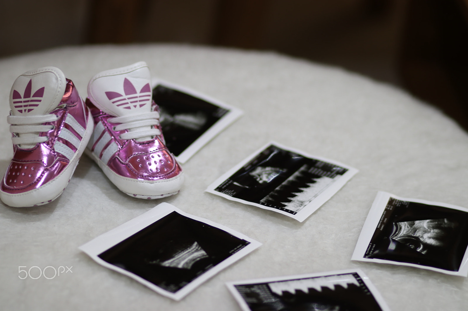 Canon EOS 80D + Canon EF 85mm F1.8 USM sample photo. Baby shoe photography