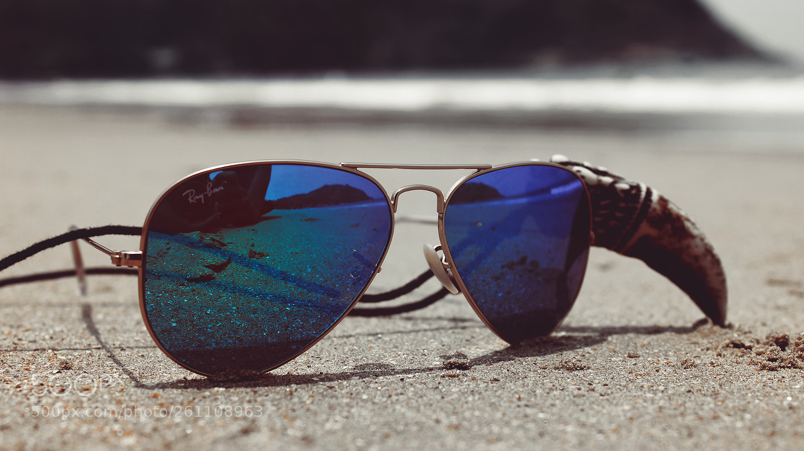 Canon EOS 1300D (EOS Rebel T6 / EOS Kiss X80) sample photo. Sunglasses resting at the photography