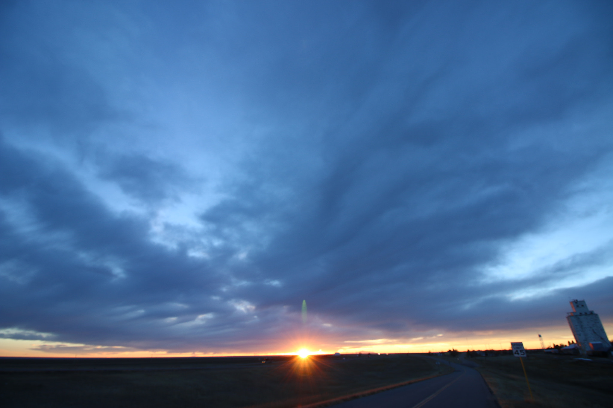 Canon EF-S 10-18mm F4.5–5.6 IS STM sample photo. Img kans/colo border sunset photography