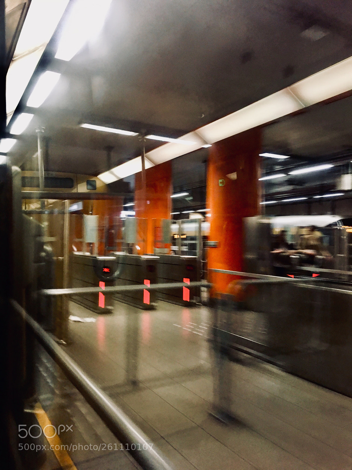 Apple iPhone 6s Plus sample photo. Metro  photography