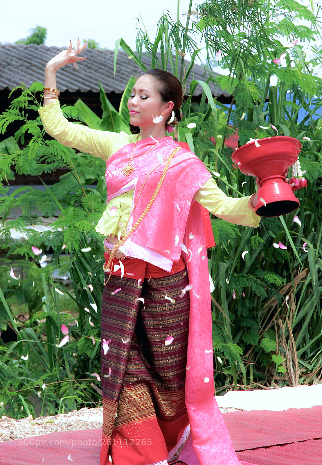 Canon EOS 500D (EOS Rebel T1i / EOS Kiss X3) sample photo. Thai dance 7 photography