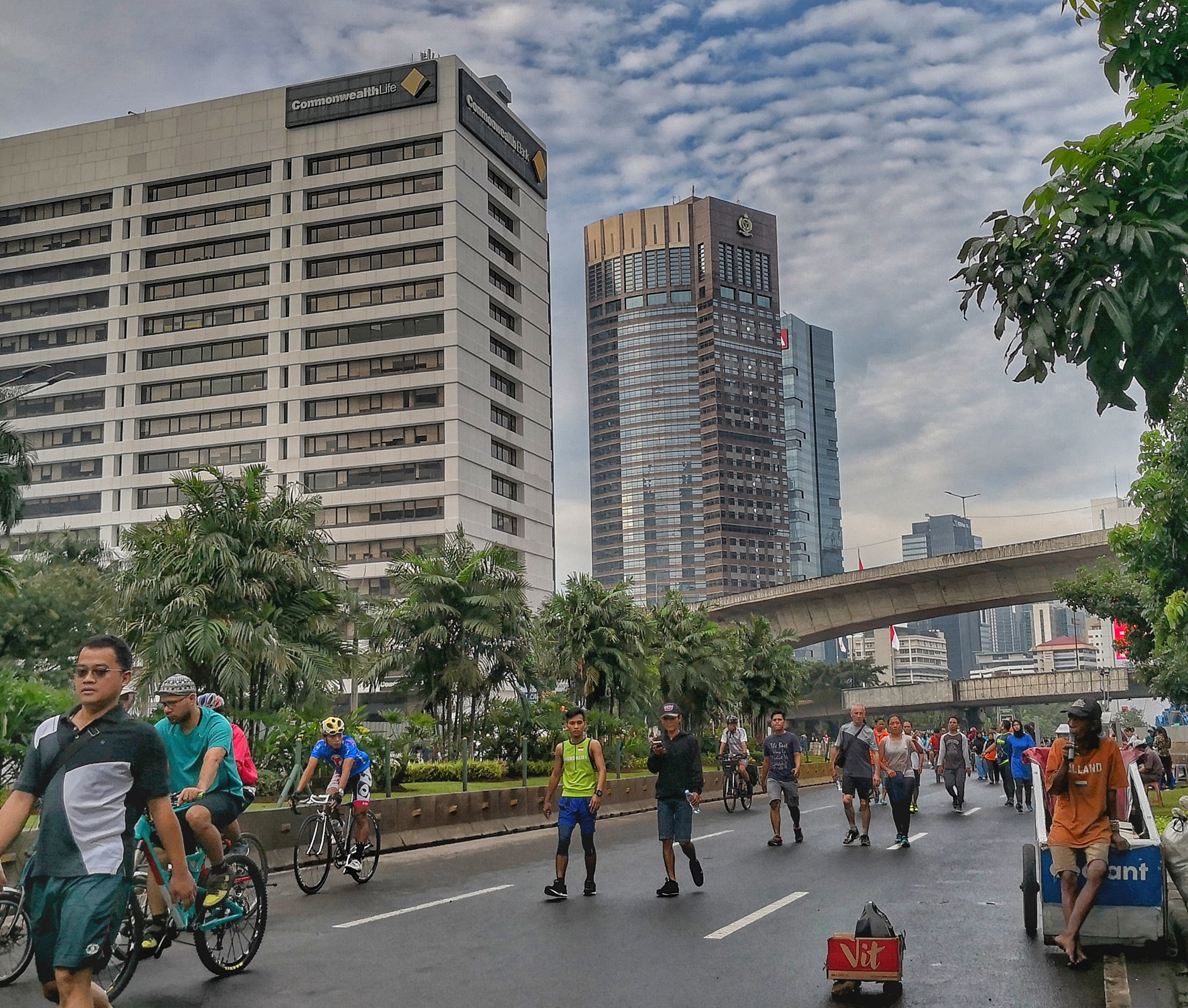 HUAWEI Mate 10 sample photo. Morning jogging is healthy practice photography