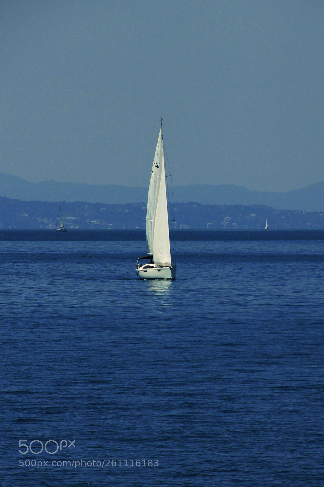 Canon EOS 550D (EOS Rebel T2i / EOS Kiss X4) sample photo. Boat photography
