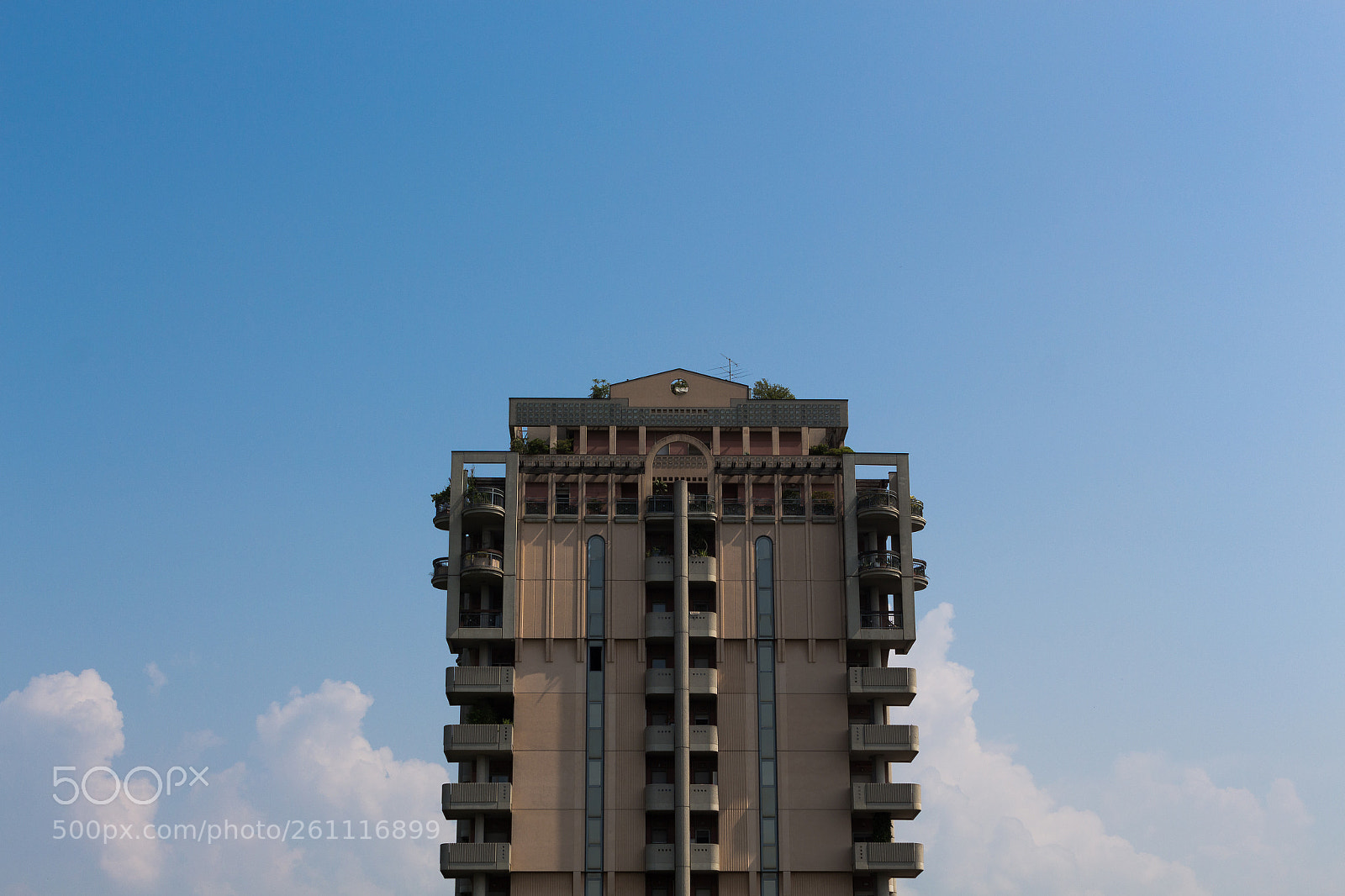 Canon EOS 700D (EOS Rebel T5i / EOS Kiss X7i) sample photo. Building in the sky photography