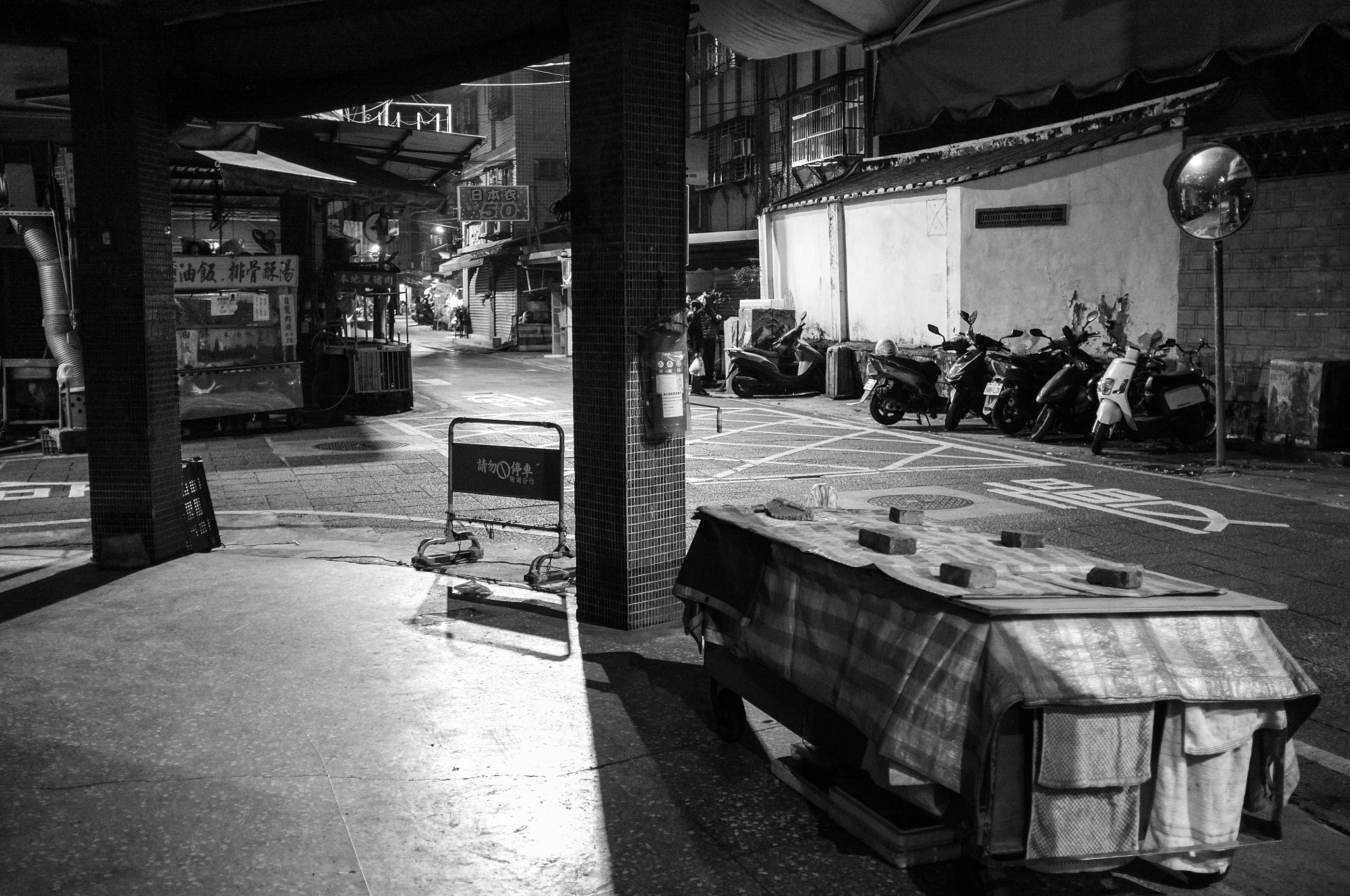Fujifilm FinePix X100 sample photo. Outward photography