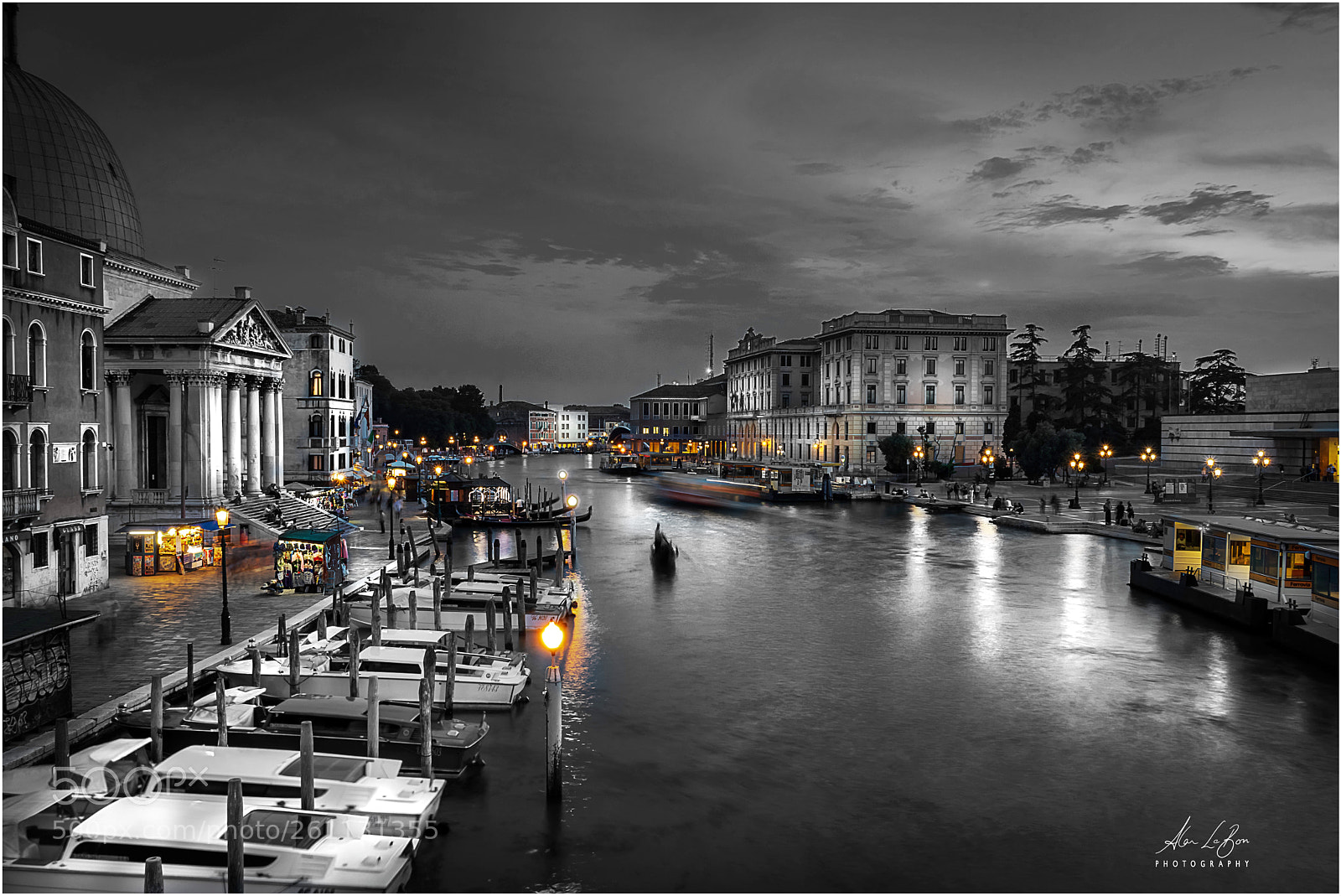 Canon EOS 77D (EOS 9000D / EOS 770D) sample photo. Venice at night photography