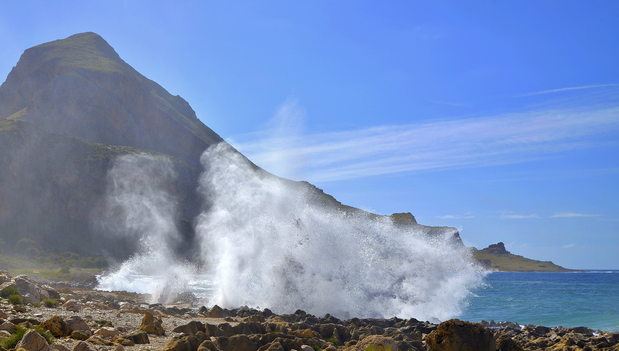 Tamron SP 24-70mm F2.8 Di VC USD sample photo. The breath of the sea photography