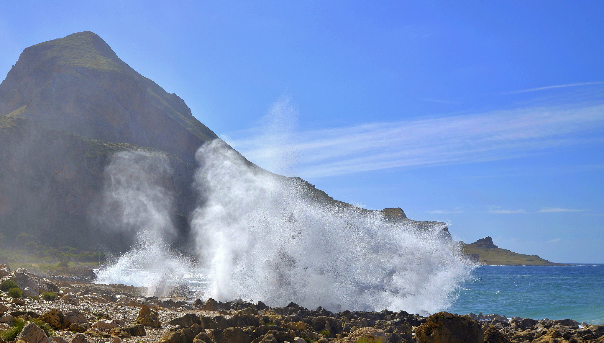 Nikon D610 + Tamron SP 24-70mm F2.8 Di VC USD sample photo. The breath of the sea photography