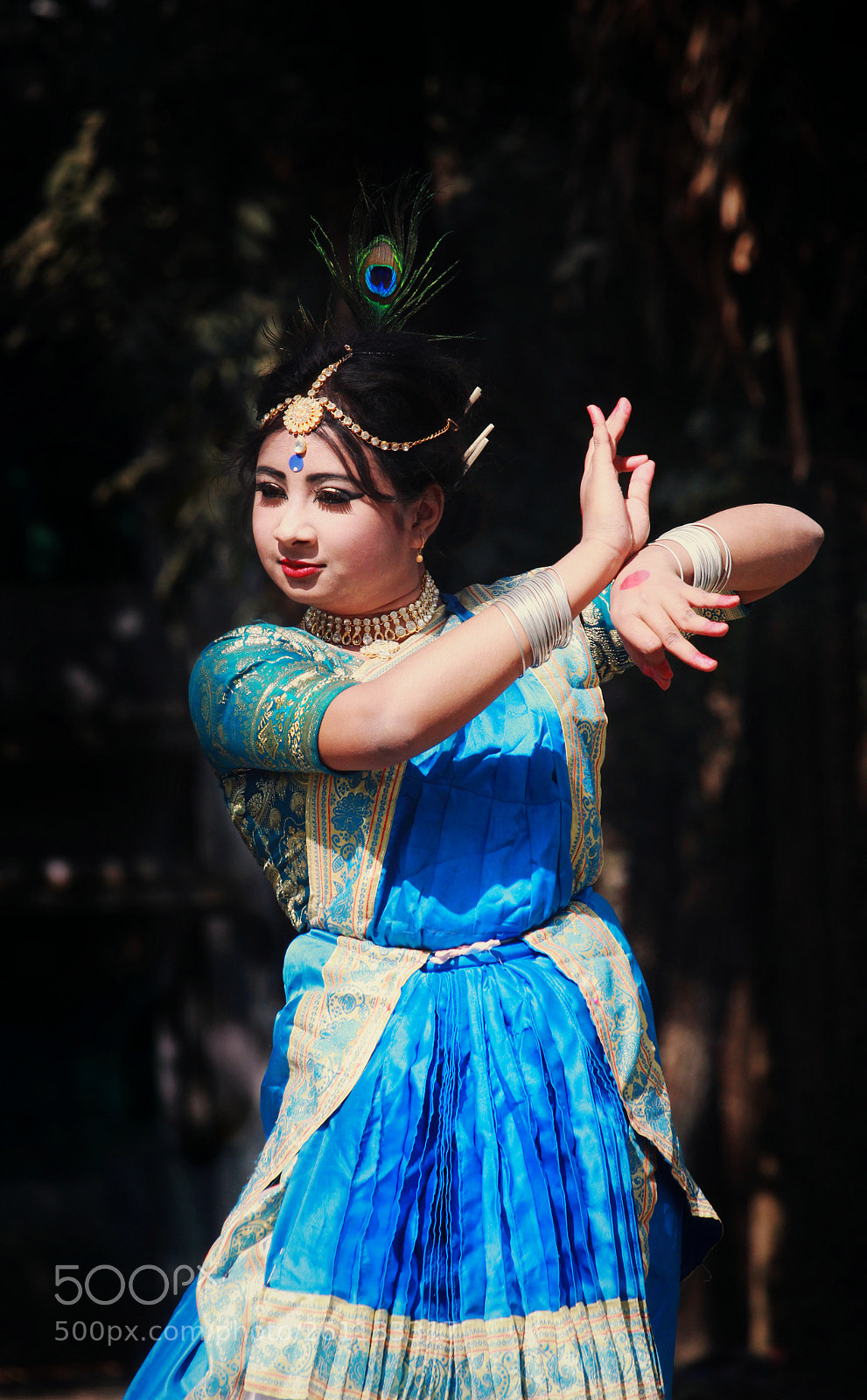 Canon EOS 1300D (EOS Rebel T6 / EOS Kiss X80) sample photo. A traditional dancer named photography