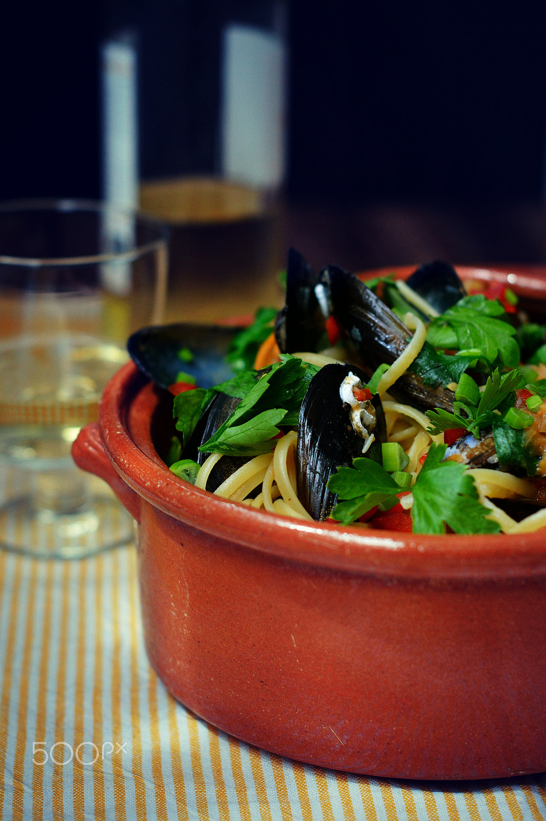 Nikon D3200 + Nikon AF-S Nikkor 50mm F1.4G sample photo. Noodles with mussels photography