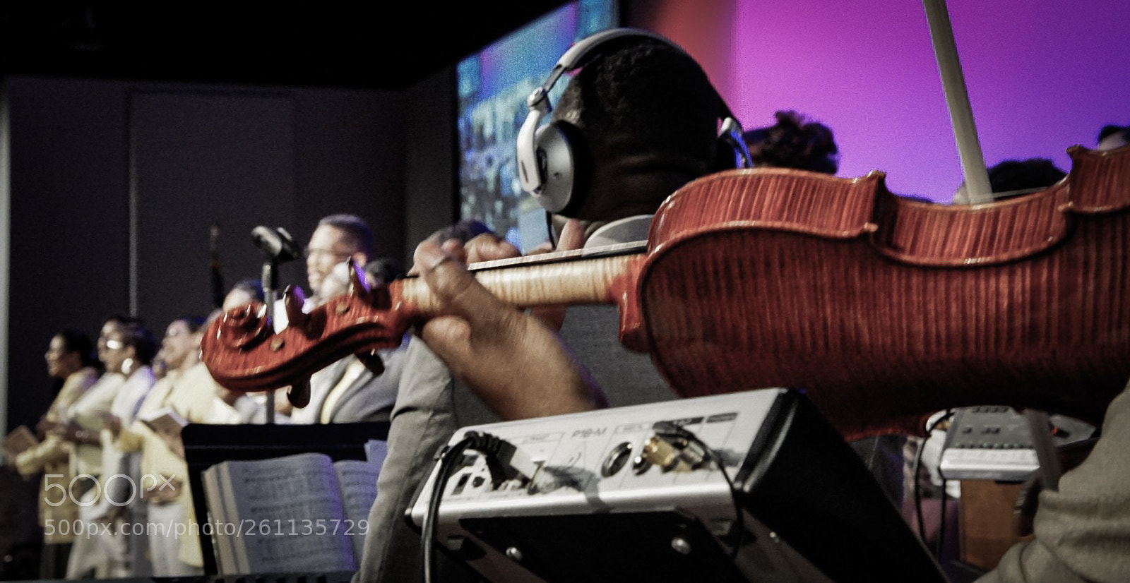 Sony a6000 sample photo. Violin before the choir photography