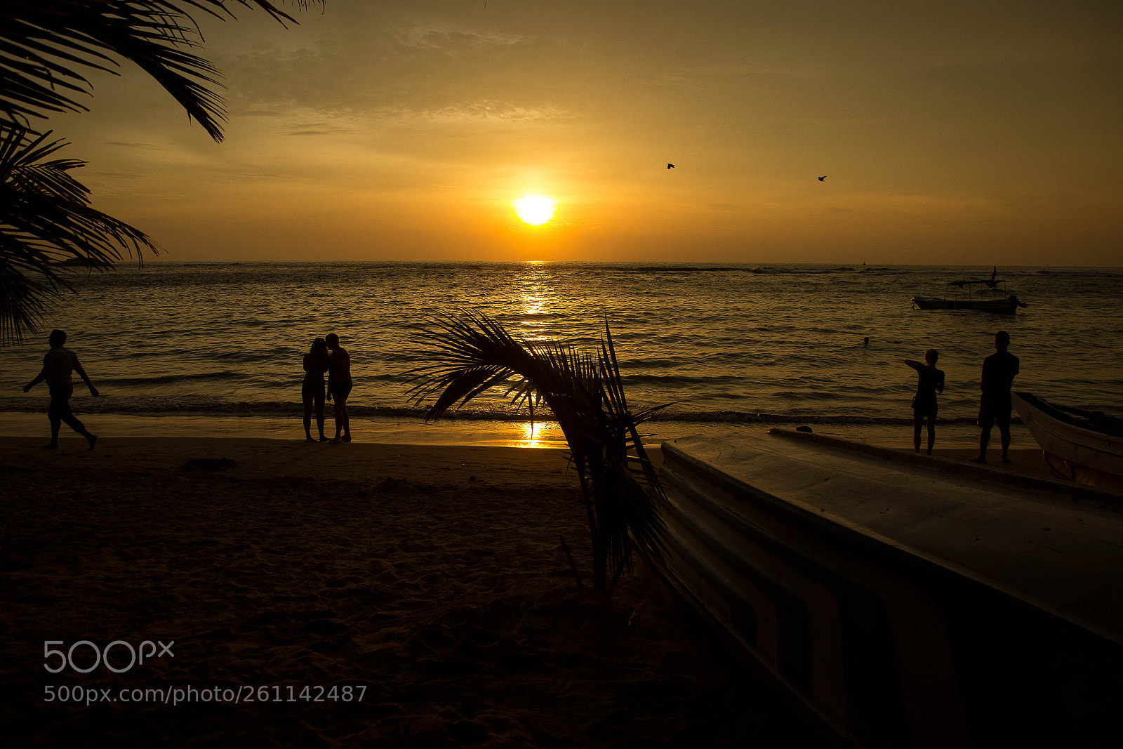 Canon EOS 600D (Rebel EOS T3i / EOS Kiss X5) sample photo. Hikkaduwa beach at sunset photography