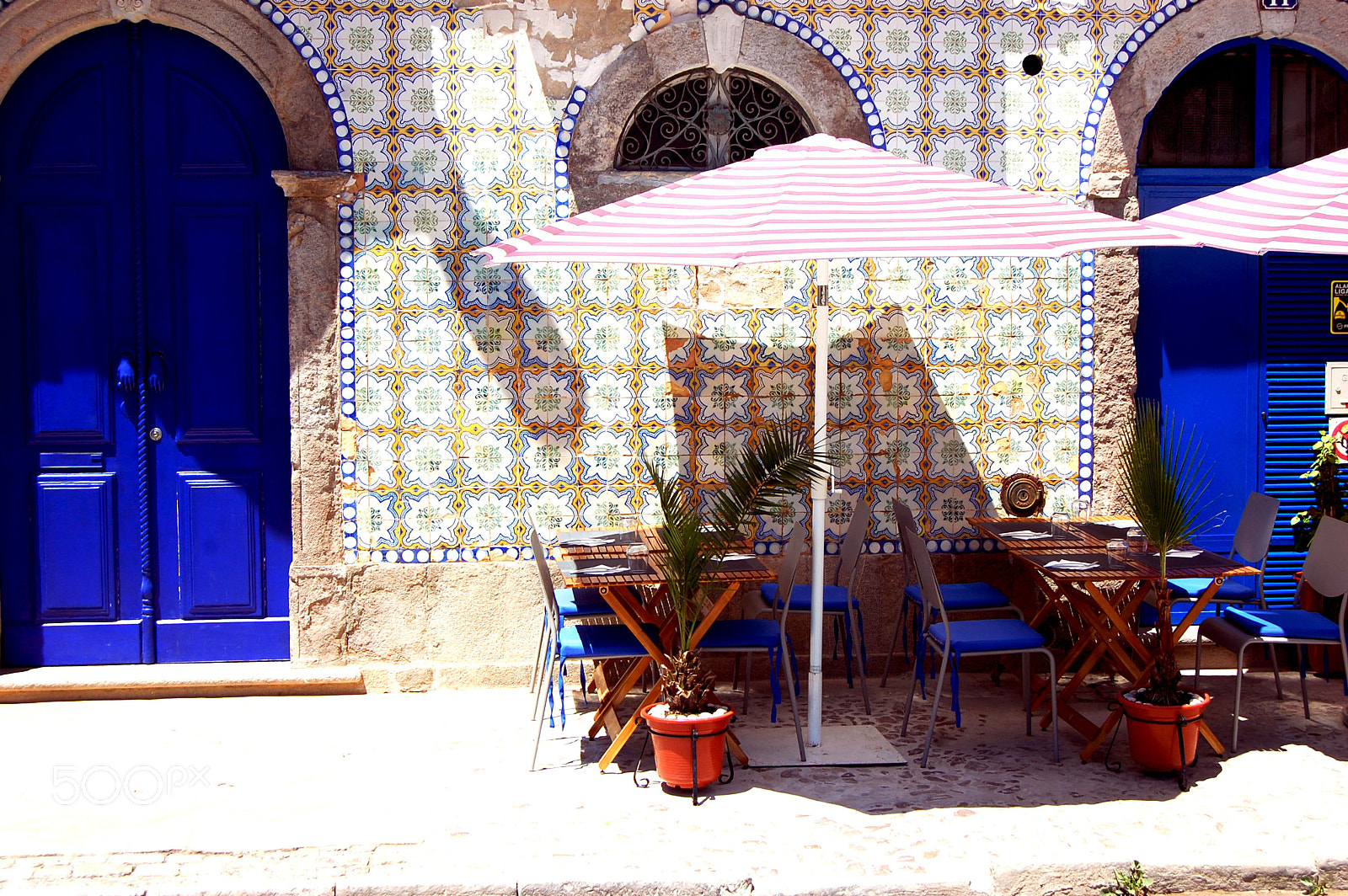 Nikon D40 sample photo. Portuguise street cafe photography