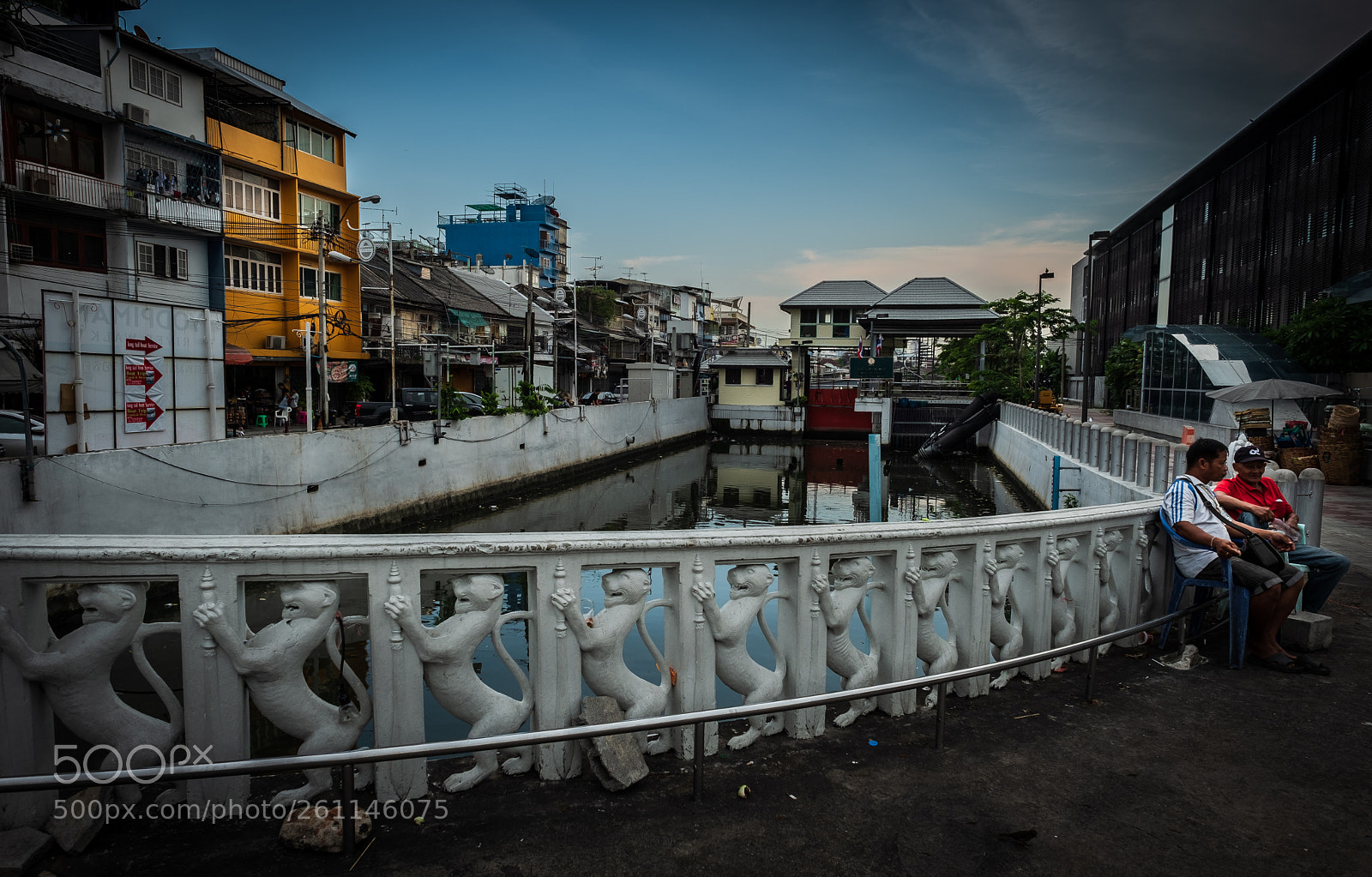 Fujifilm X-Pro2 sample photo. Small talk photography