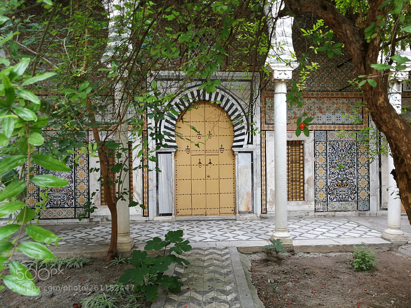 HUAWEI P10 sample photo. Palace courtyard tunis photography
