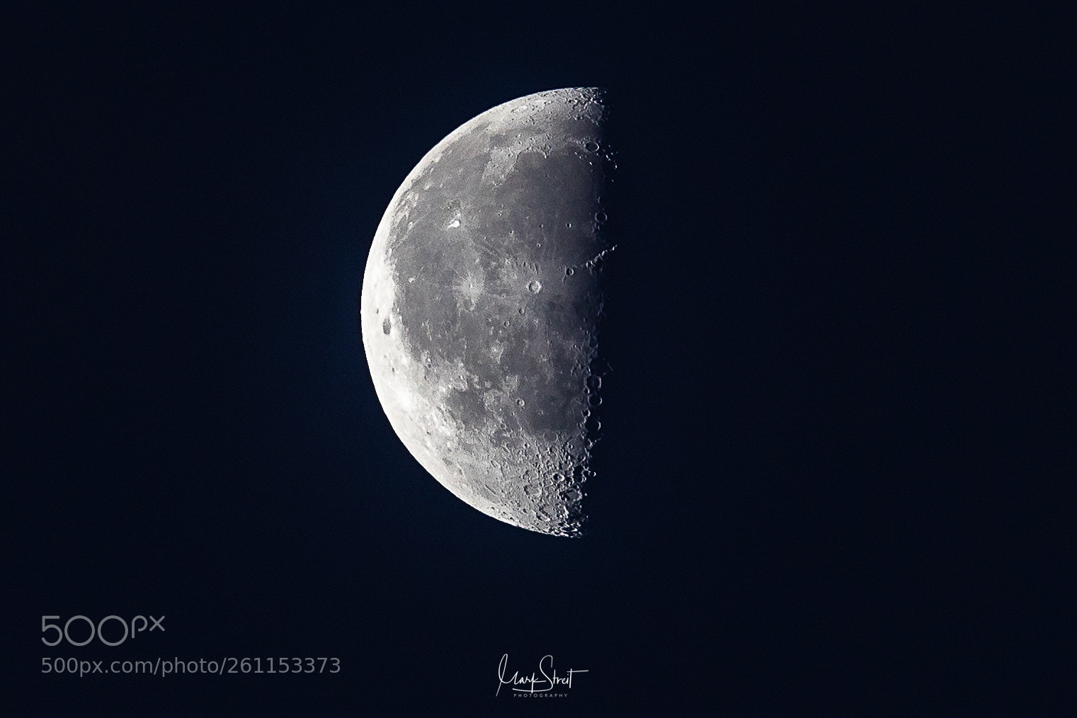 Canon EOS 5D Mark IV sample photo. June moon (last quarter) photography