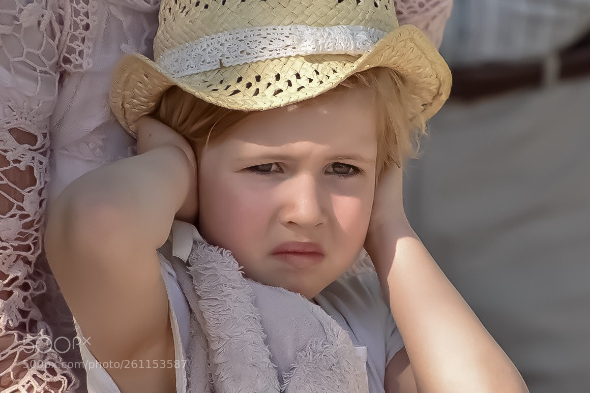 Nikon D5500 sample photo. Little scared girl photography
