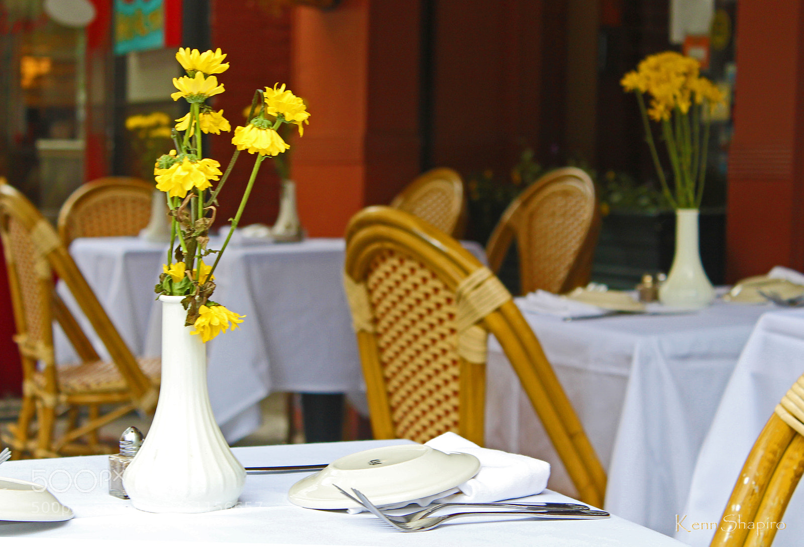 Canon EOS 1100D (EOS Rebel T3 / EOS Kiss X50) sample photo. Seating available photography