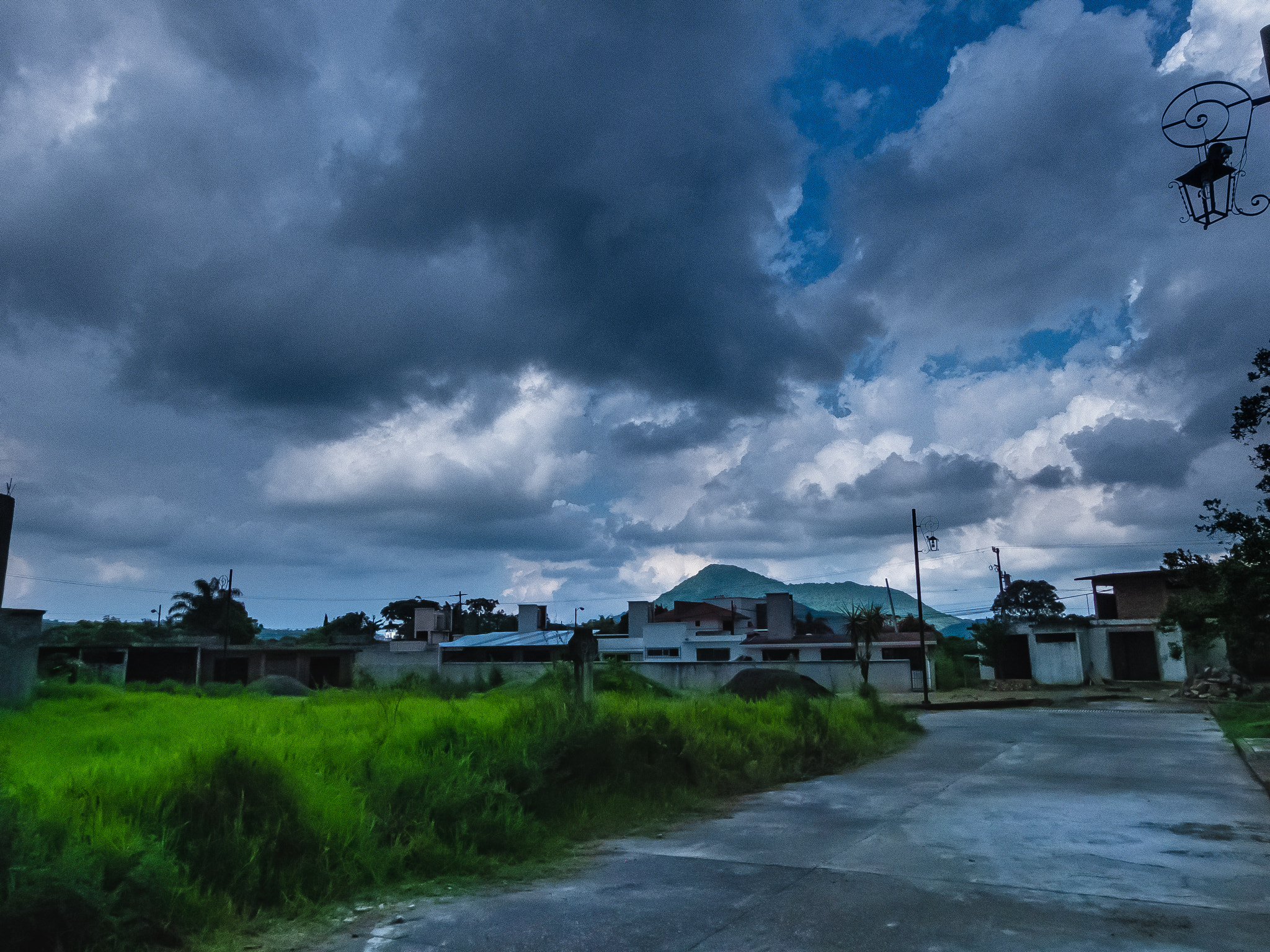 Fujifilm XQ2 sample photo. The sky trough the storm photography