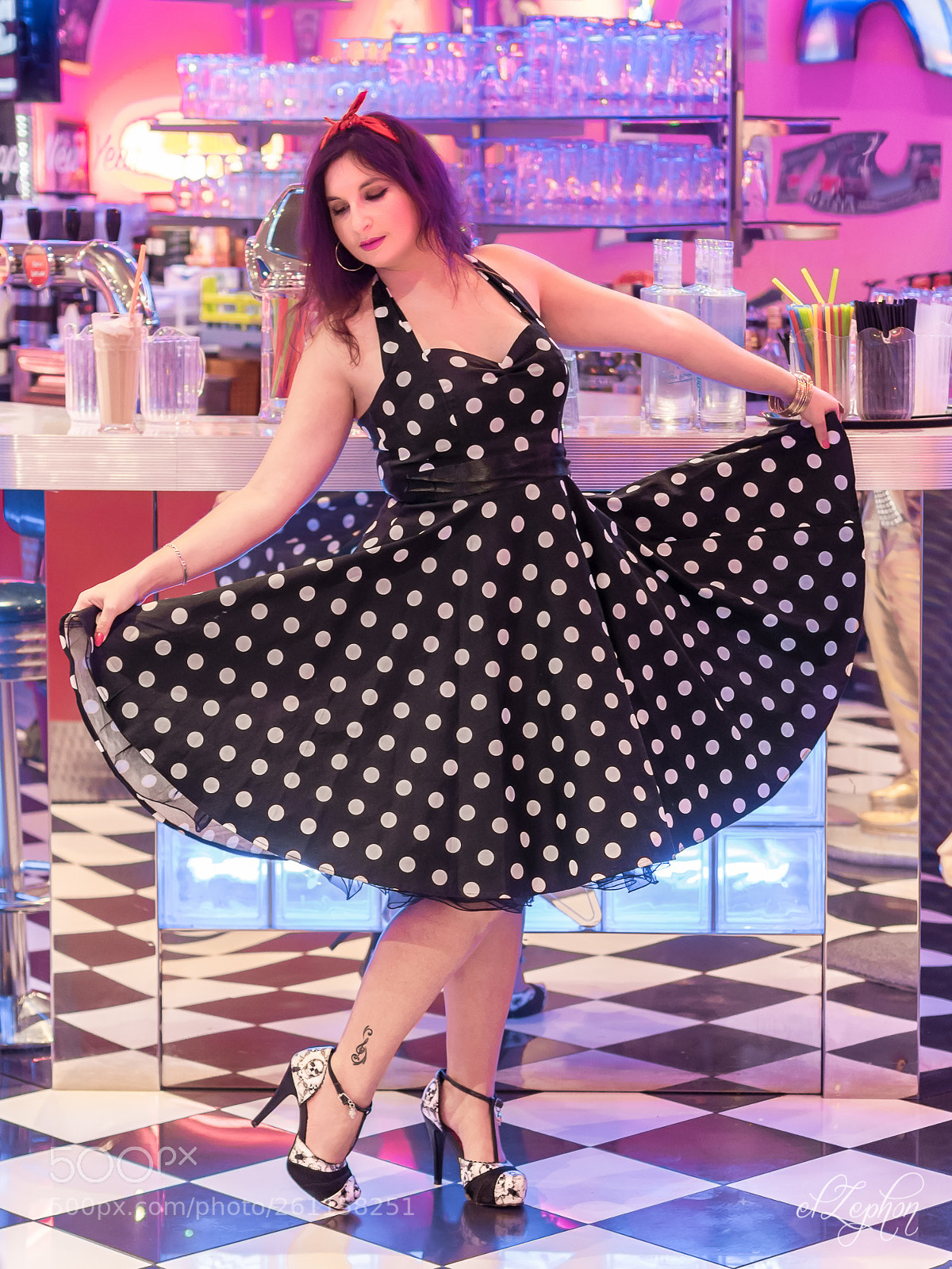 Olympus OM-D E-M5 II sample photo. Elodie - ligths & dress photography