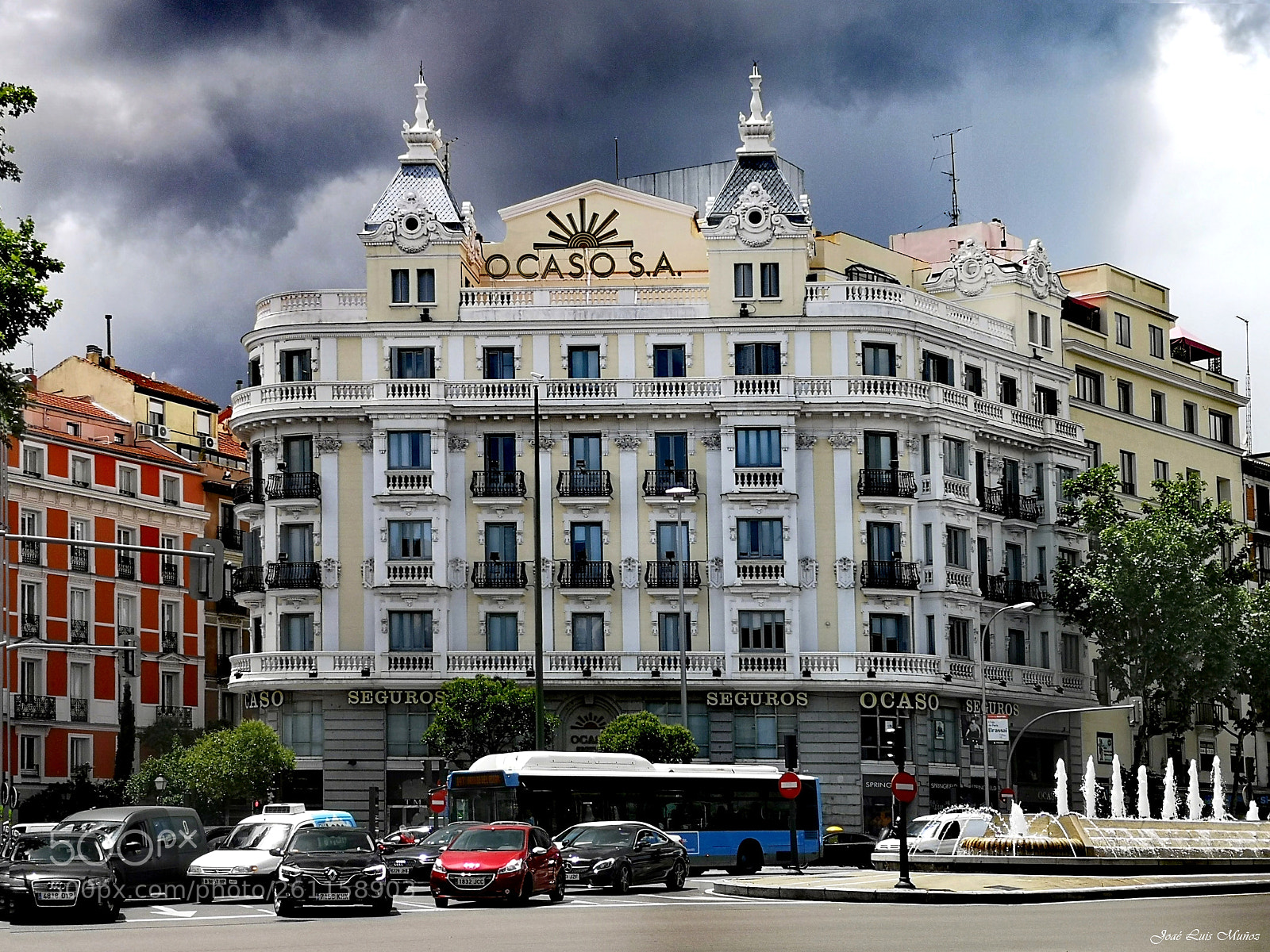 HUAWEI CLT-L09 sample photo. Edificio ocaso. glorieta de photography
