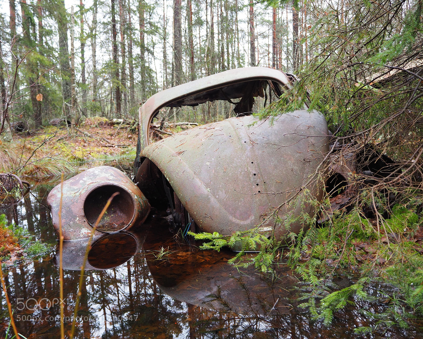Olympus OM-D E-M10 II sample photo. Car cemetary photography