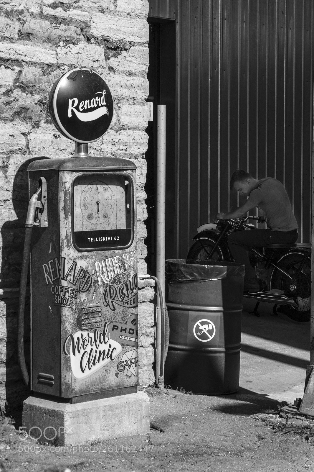 Nikon D3100 sample photo. Old garage photography