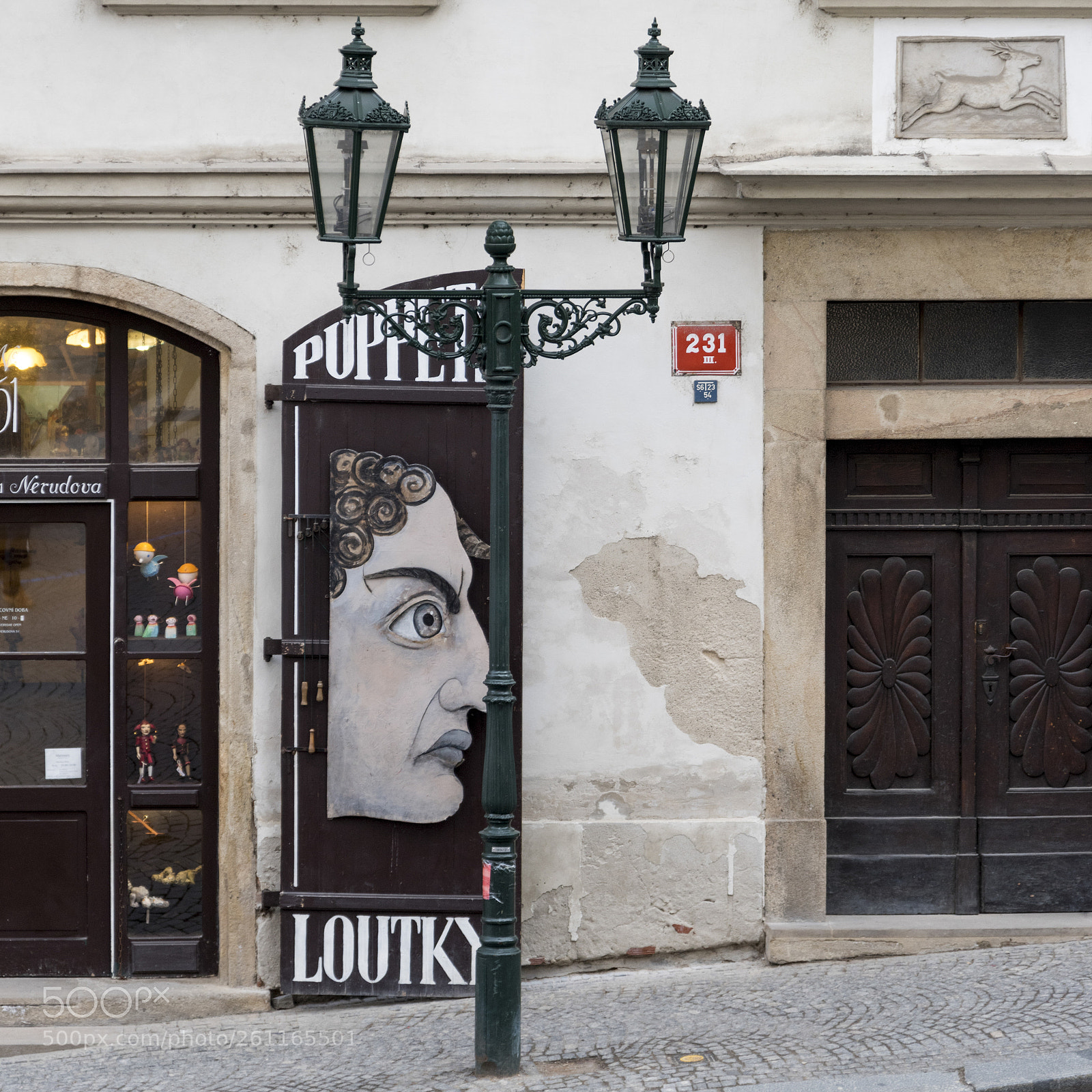 Nikon D810 sample photo. Street light in front photography