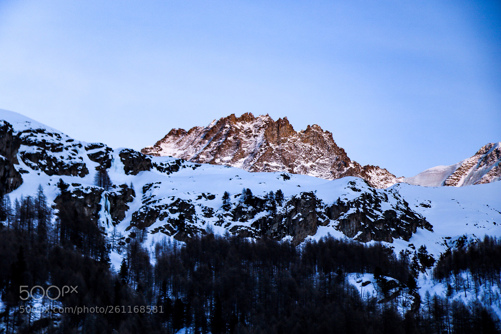 Canon EOS 750D (EOS Rebel T6i / EOS Kiss X8i) sample photo. Courmayeur photography