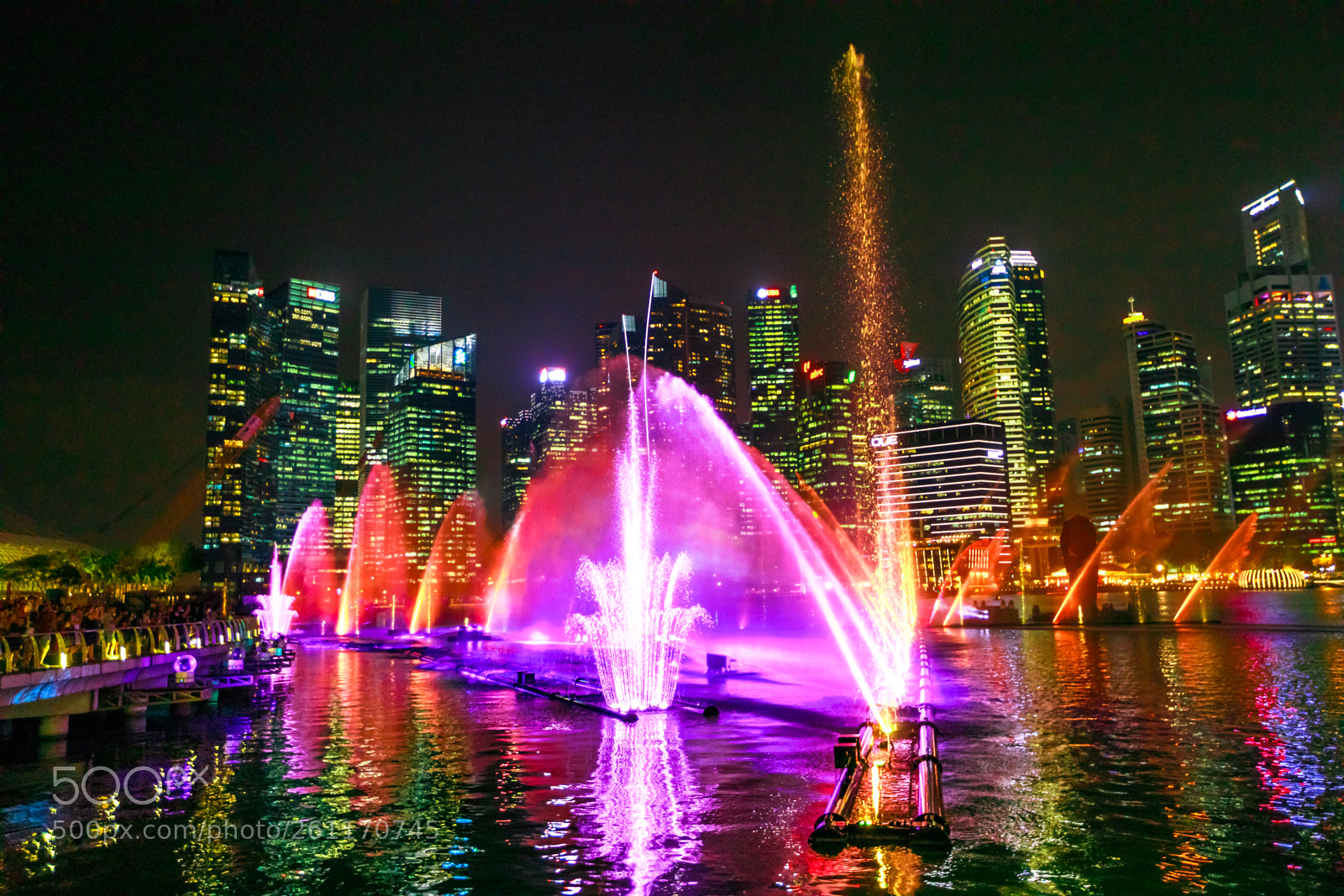 Canon EOS 5D Mark IV sample photo. Singapore marina fountains photography