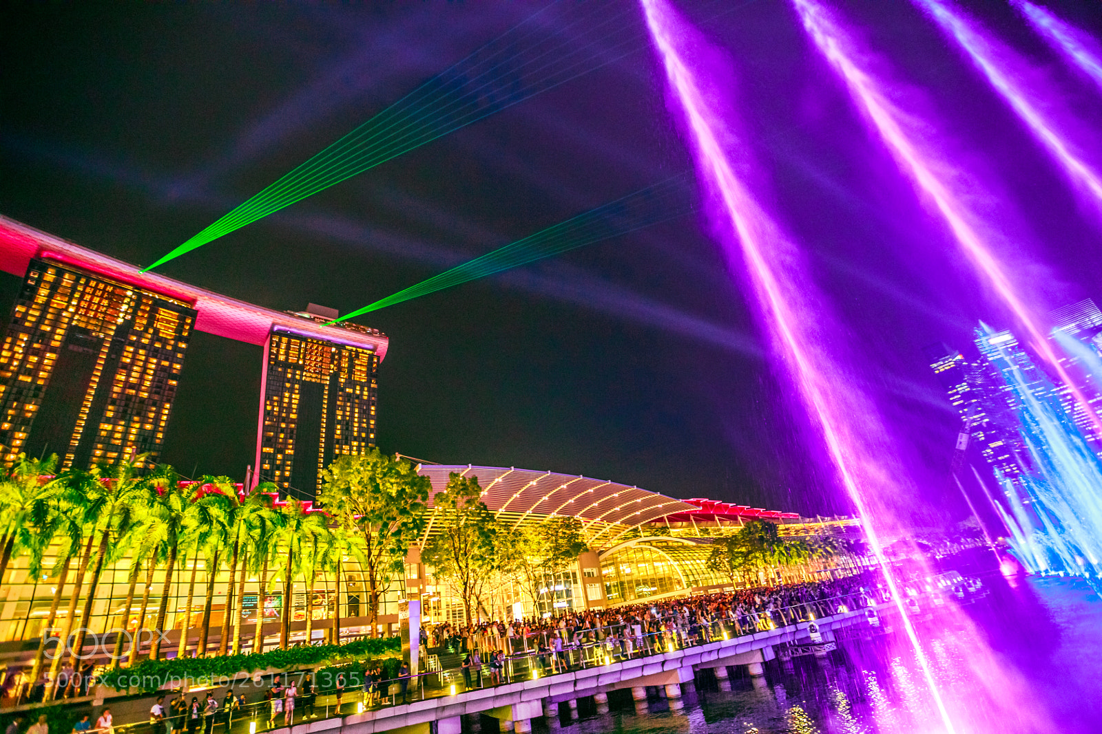 Canon EOS 5D Mark IV sample photo. Marina bay sands fountains photography