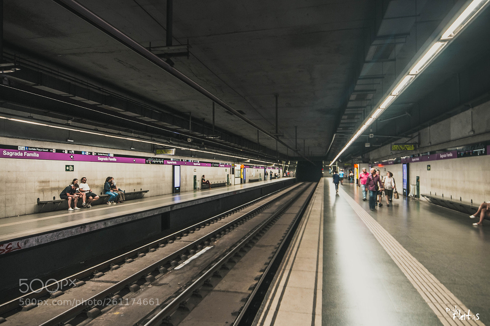 Canon EOS 70D sample photo. Metro photography