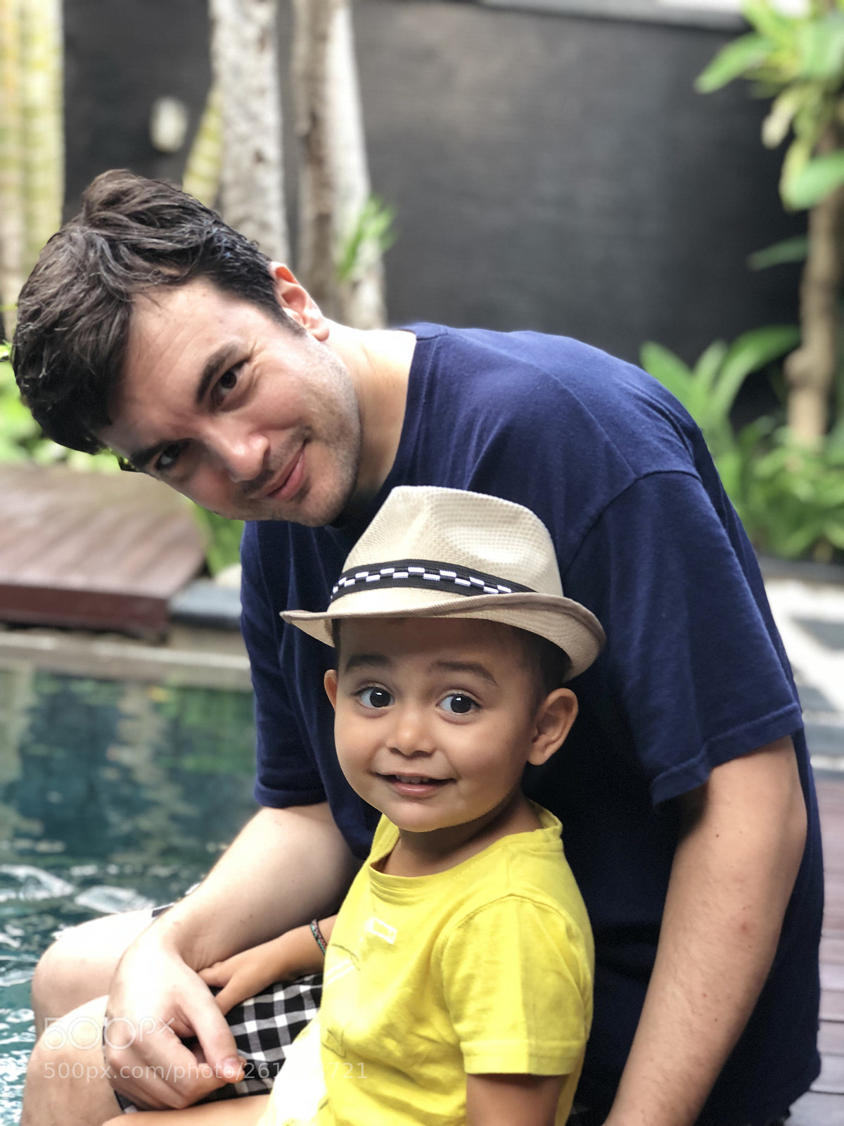 Apple iPhone 8 Plus sample photo. Happy family photography