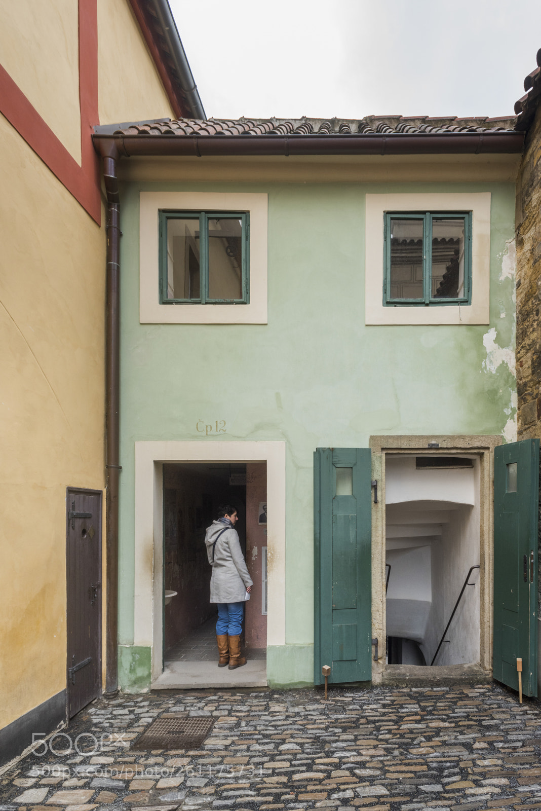 Nikon D810 sample photo. Woman standing at entrance photography