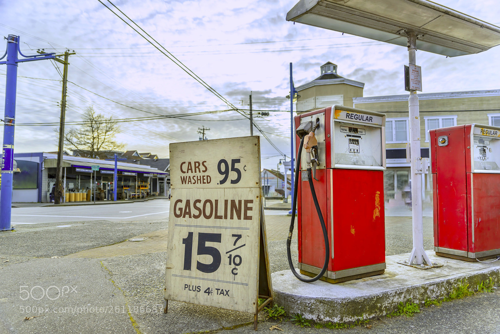 Nikon D810 sample photo. Old petrol station in photography