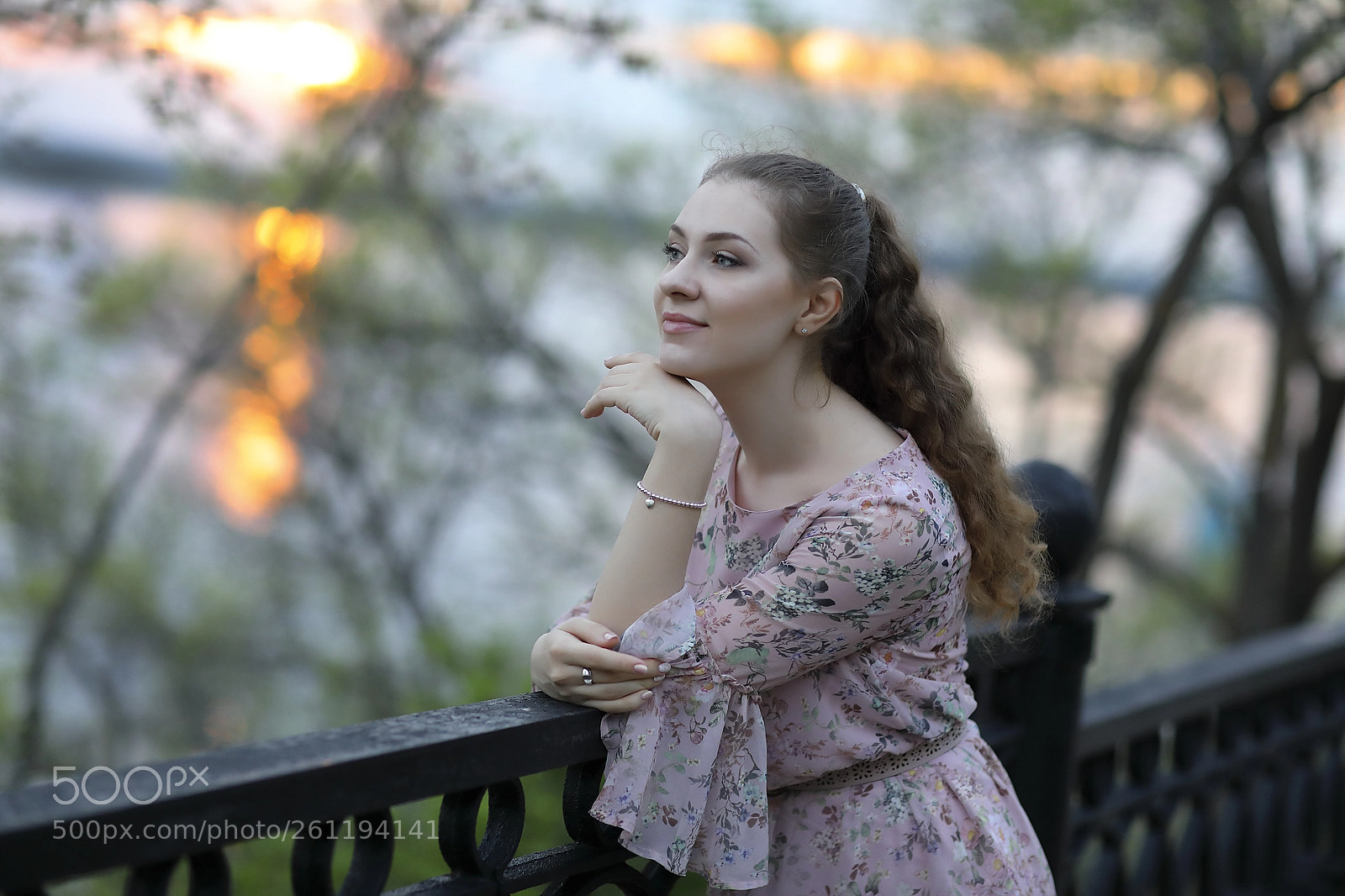Canon EOS 5D Mark IV sample photo. Reflections of the girl photography