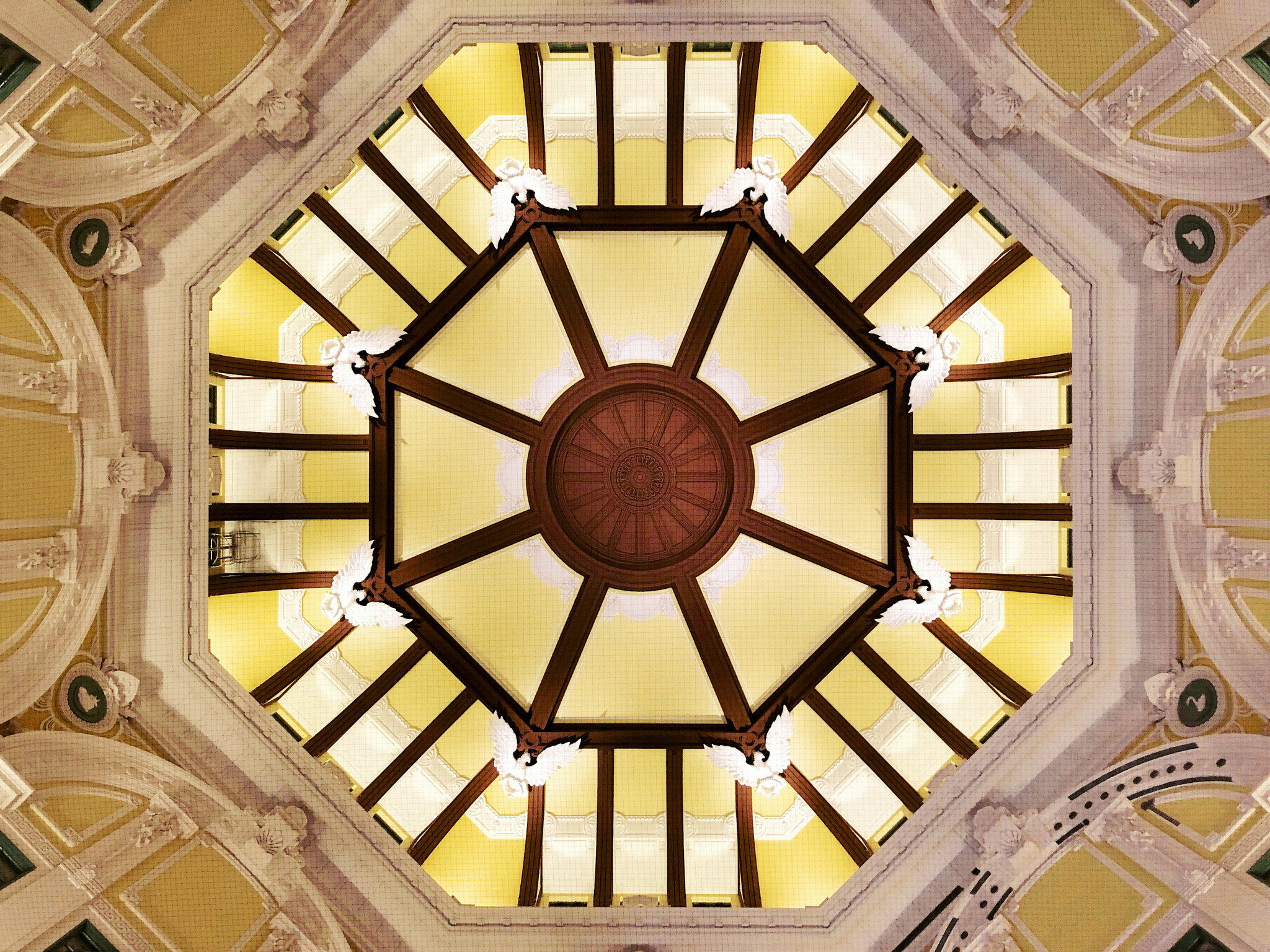 Apple iPhone 8 sample photo. Tokyo station photography