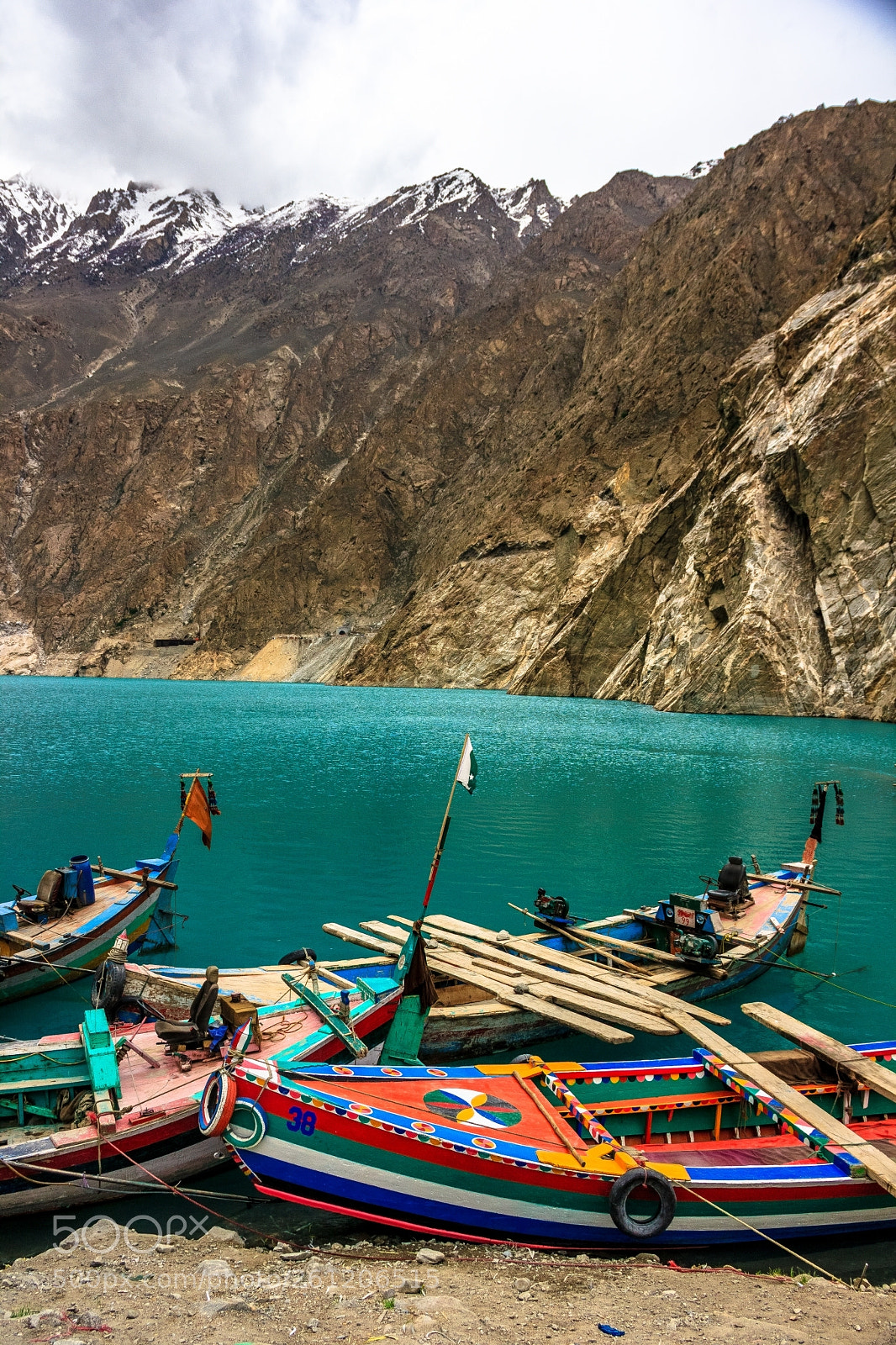 Canon EOS 550D (EOS Rebel T2i / EOS Kiss X4) sample photo. Attabad lake photography