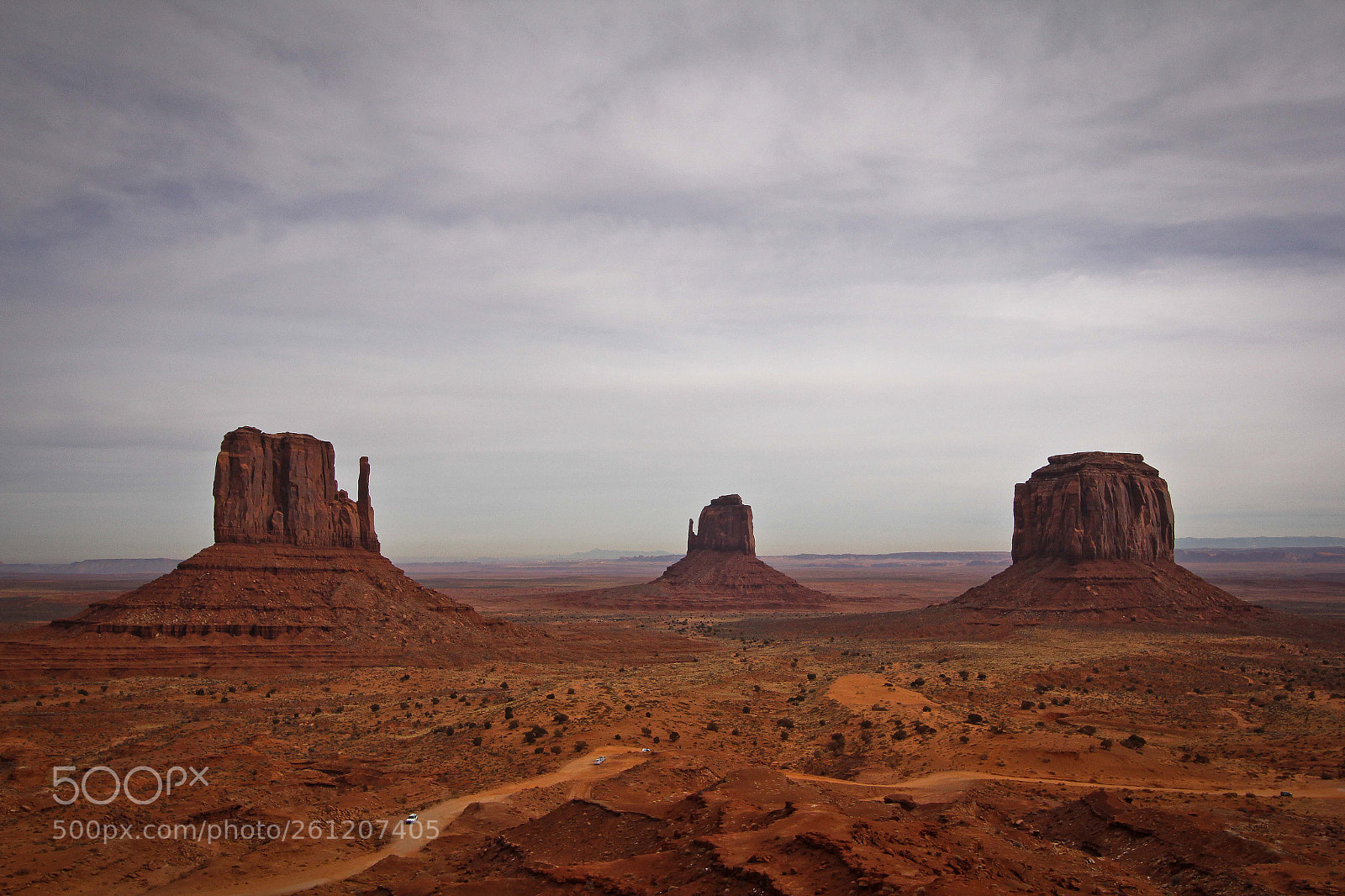 Canon EOS 550D (EOS Rebel T2i / EOS Kiss X4) sample photo. Iconic monument valley photography