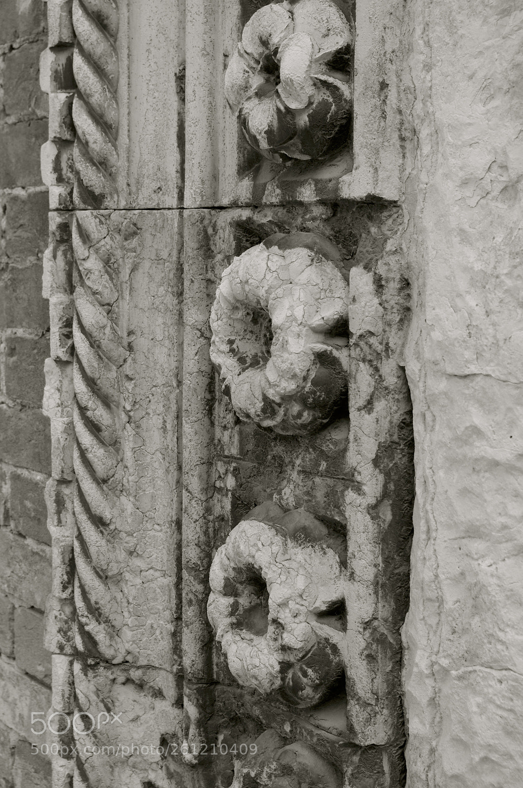 Pentax K-r sample photo. Monochrome sculpture photography