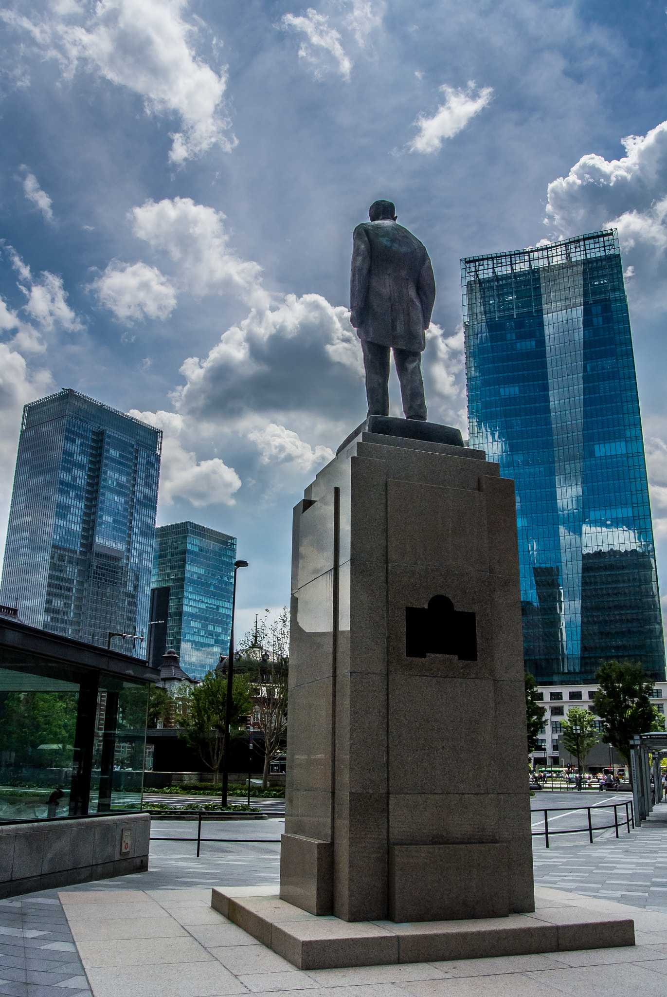 Nikon 1 V1 sample photo. A statue looking up at the sky photography