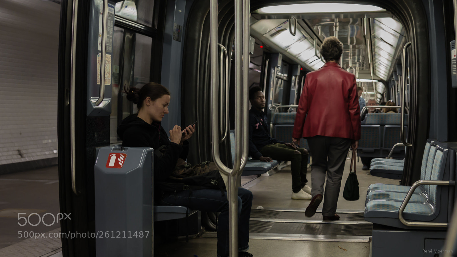 Canon EOS 70D sample photo. Metro paris photography