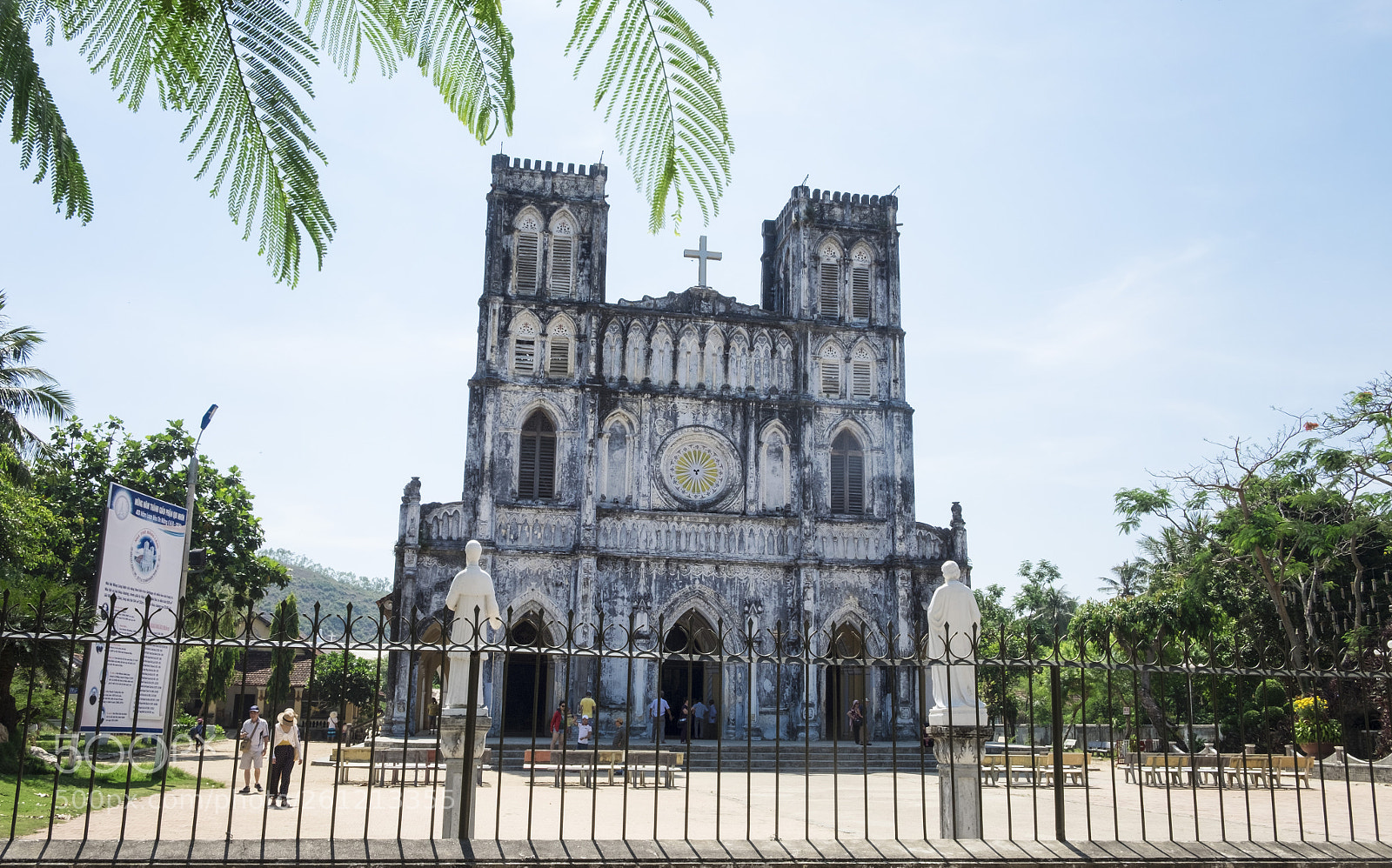 Fujifilm X-T10 sample photo. Mang lang church built photography